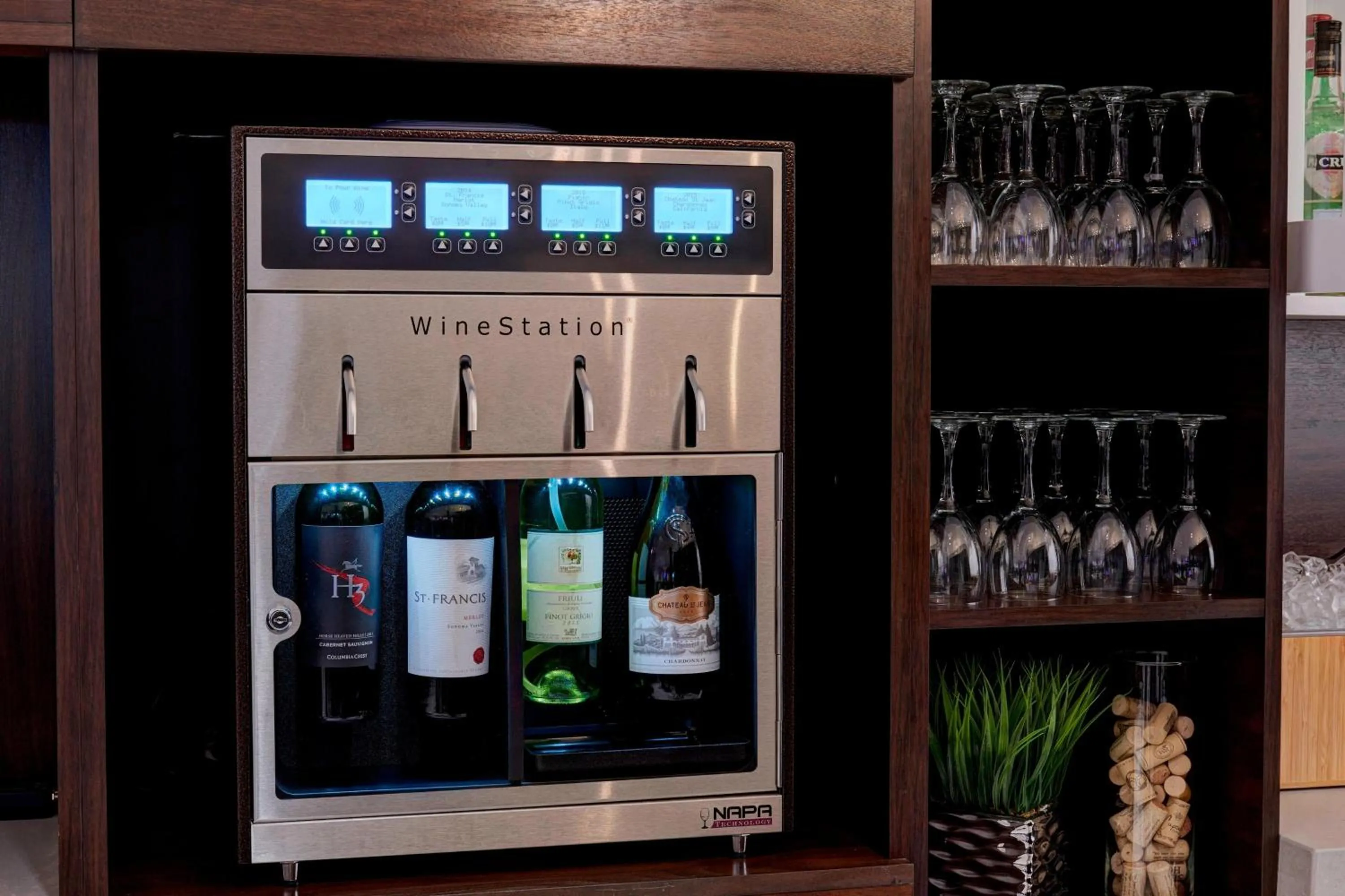 Lounge or bar in Kansas City Airport Marriott