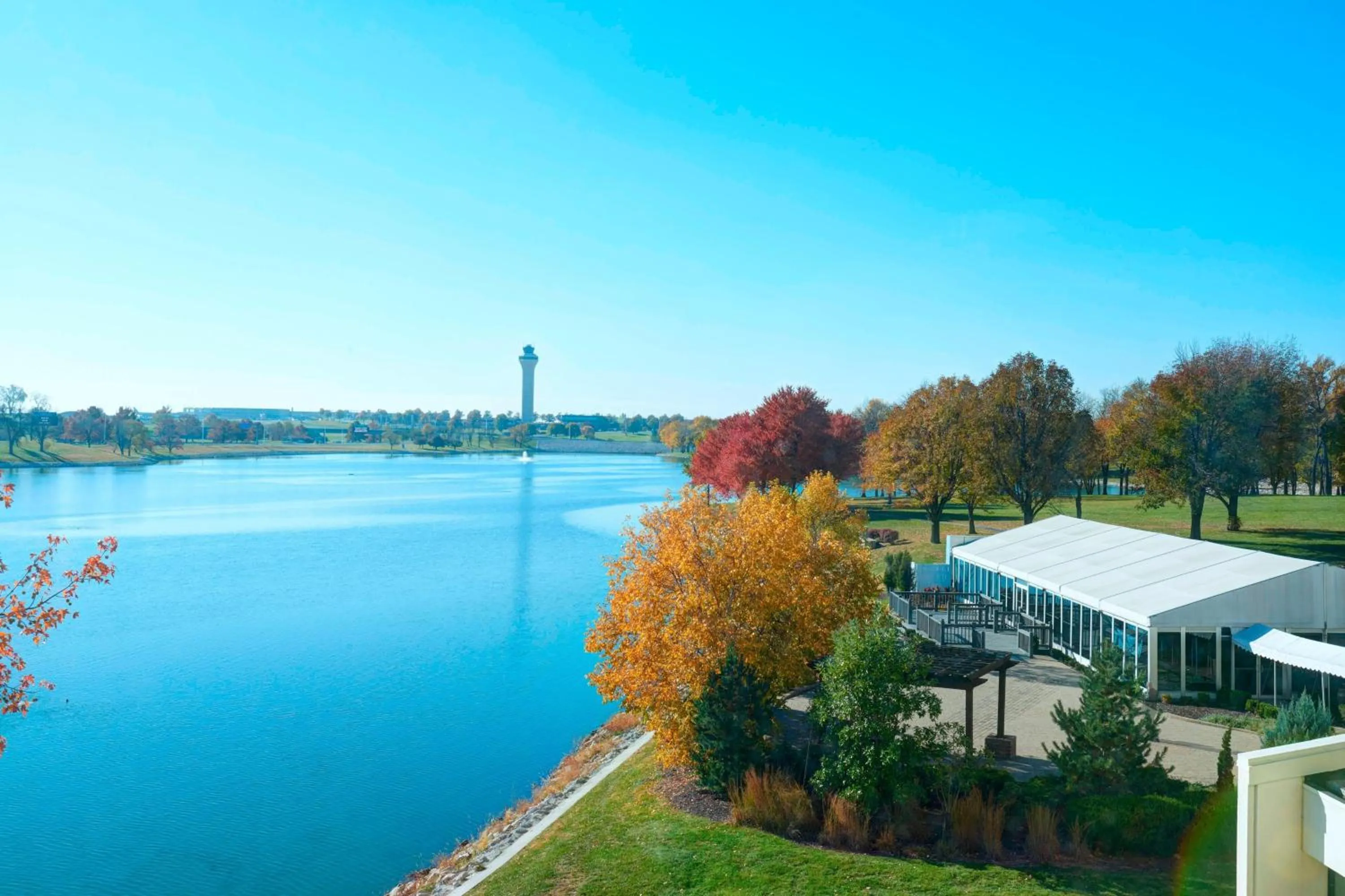 Photo of the whole room in Kansas City Airport Marriott