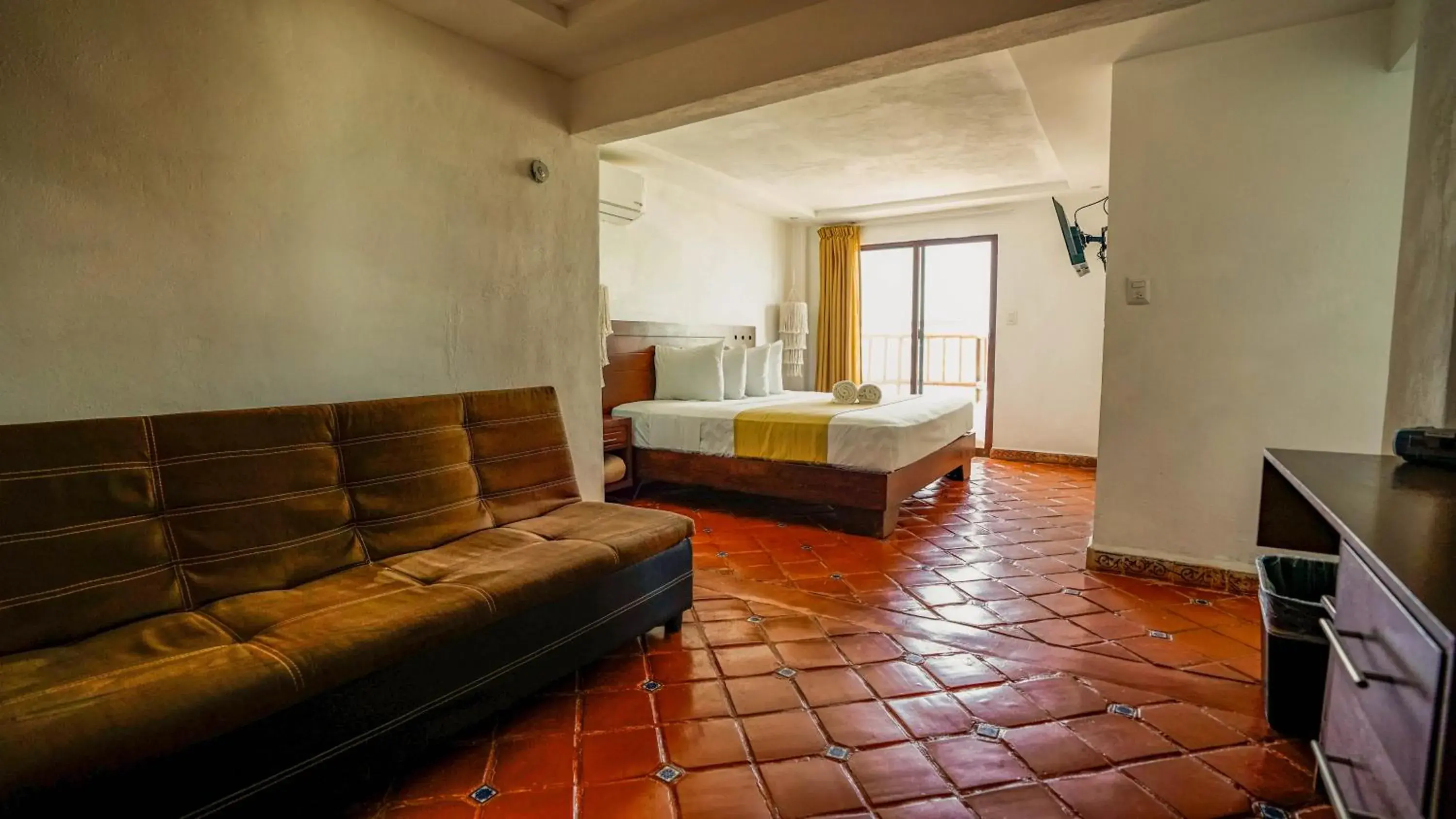 Triple Room with Garden View in Hotel Rio Lagartos Triple Room with Garden View in Hotel Rio Lagartos