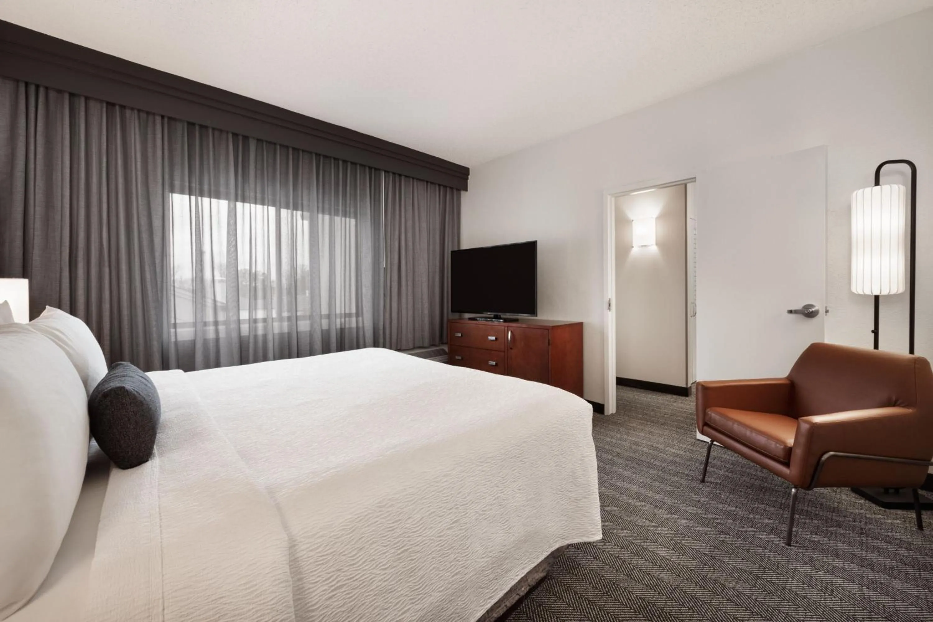 Bedroom, Bed in Courtyard by Marriott Memphis Airport