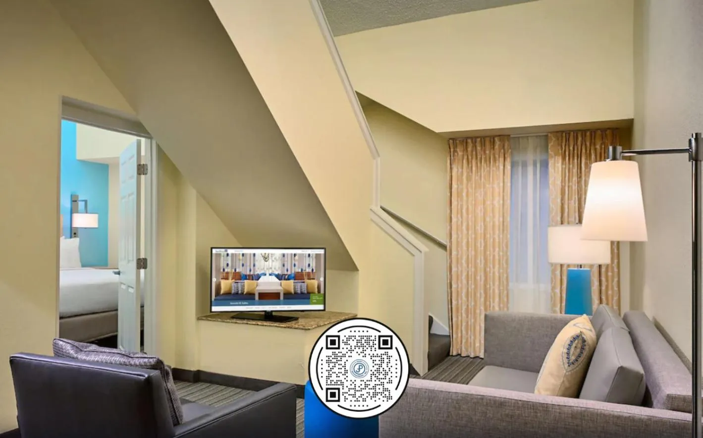 Communal lounge/ TV room in Sonesta Simply Suites Memphis East Poplar Pike