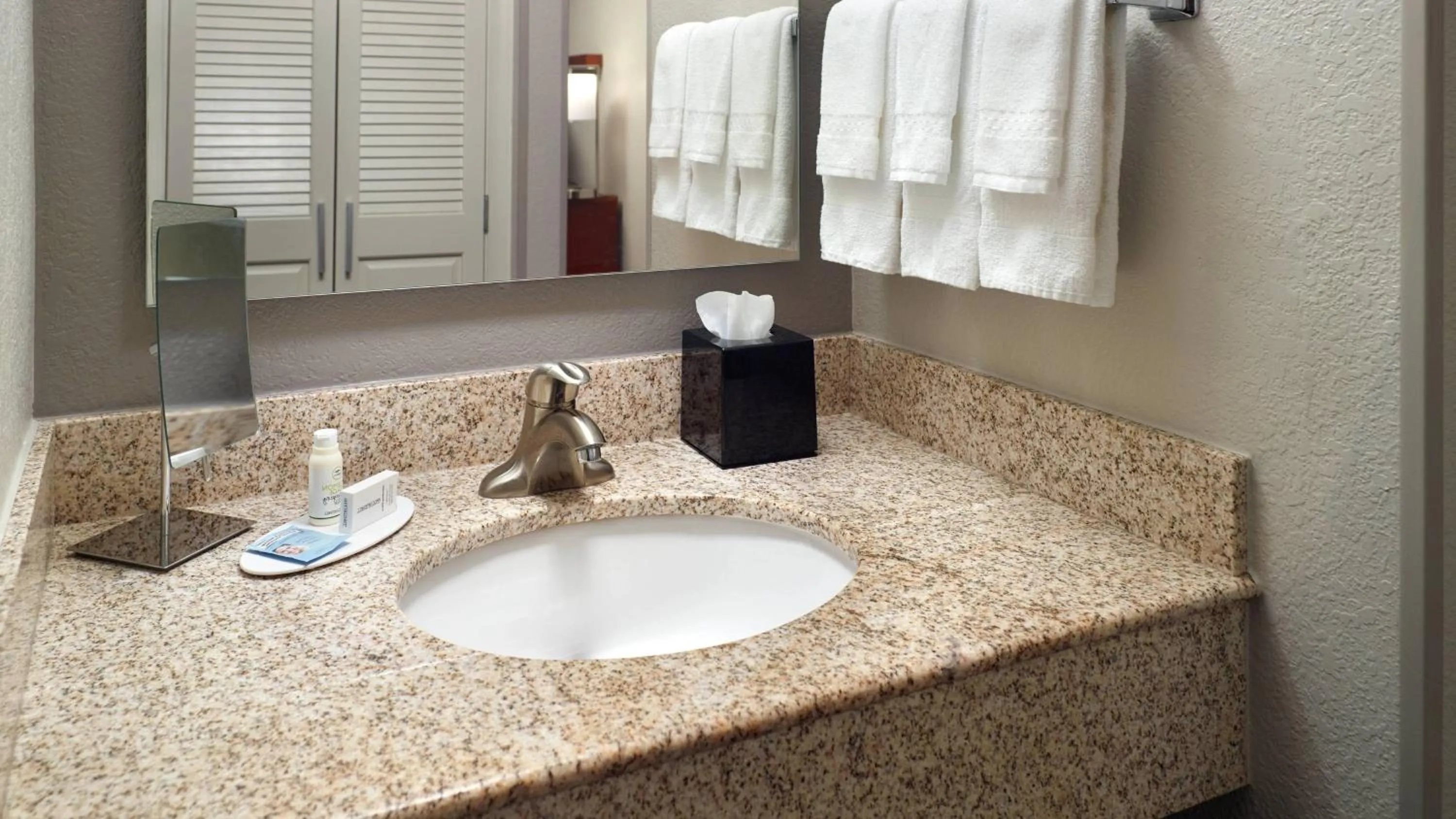 Bathroom in Courtyard by Marriott Macon