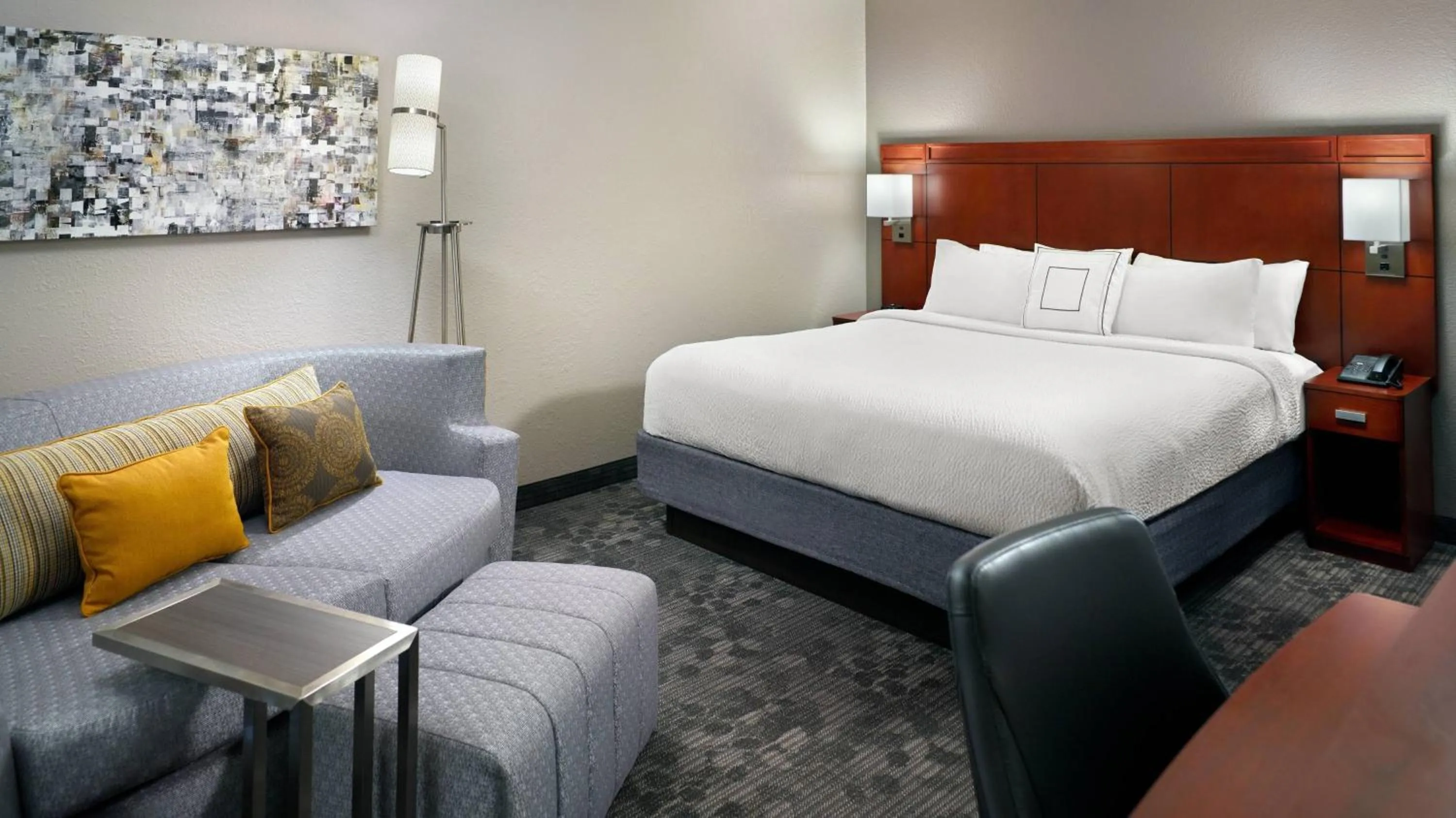 Bedroom, Bed in Courtyard by Marriott Macon