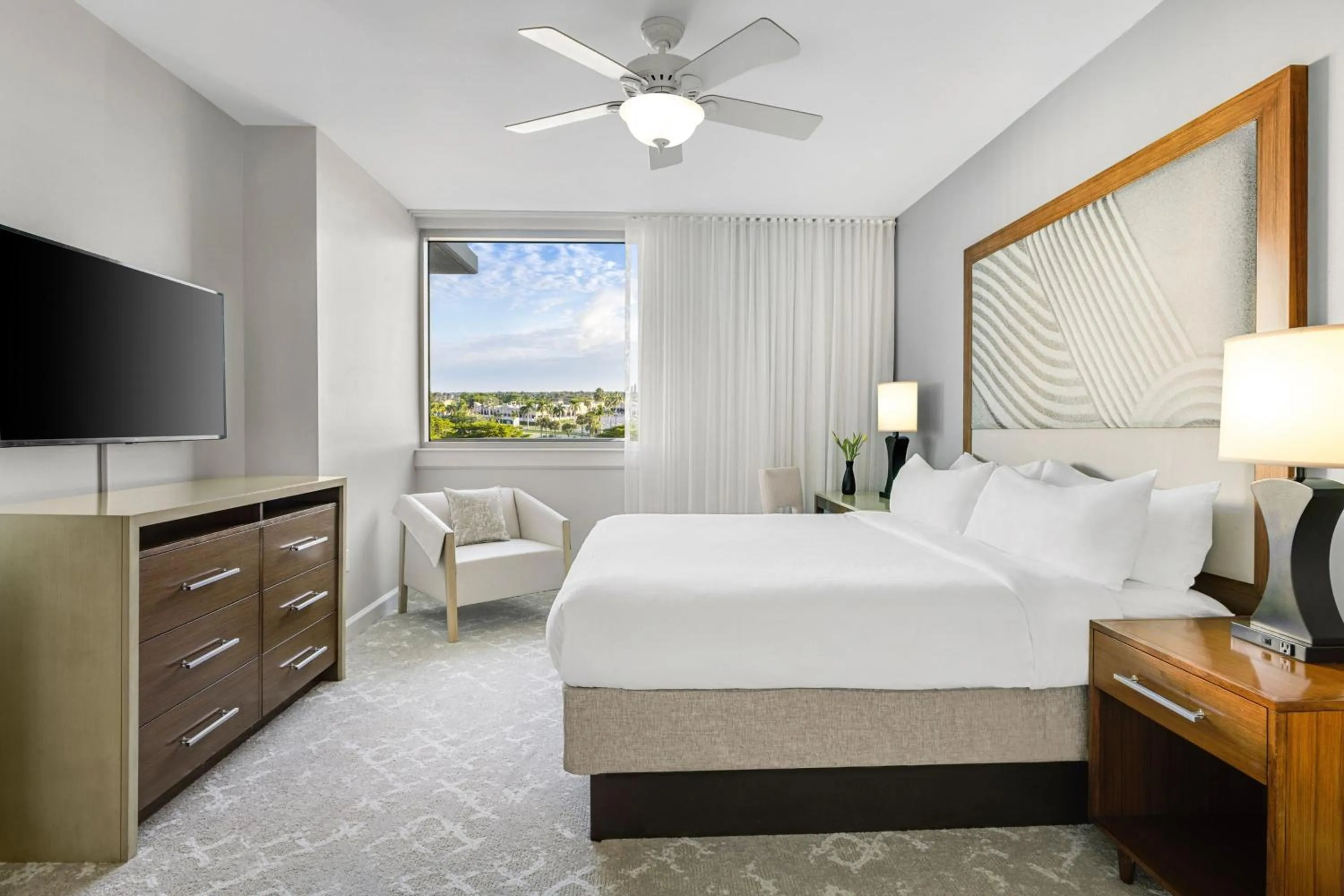 Bedroom, Bed in Marriott's Crystal Shores