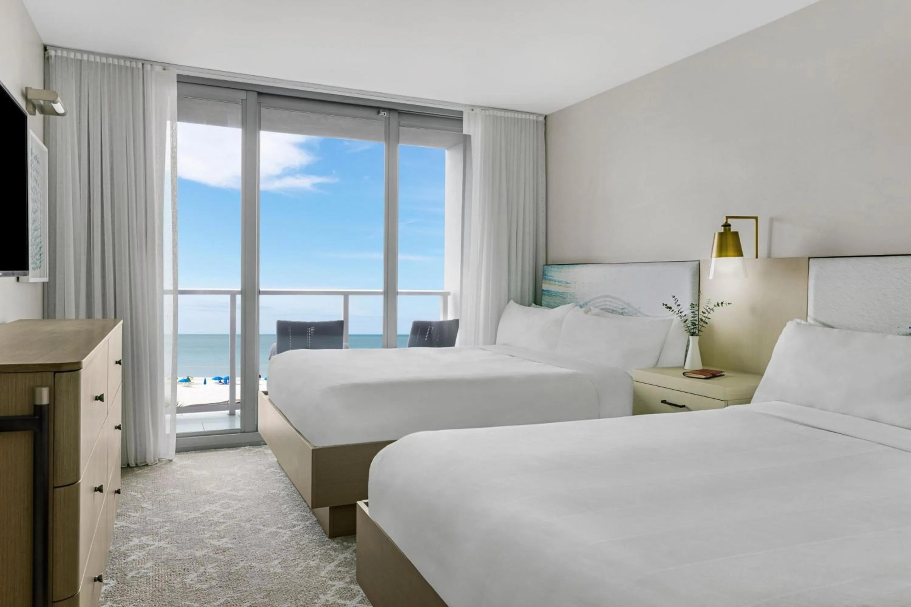 Bedroom, Bed in Marriott's Crystal Shores