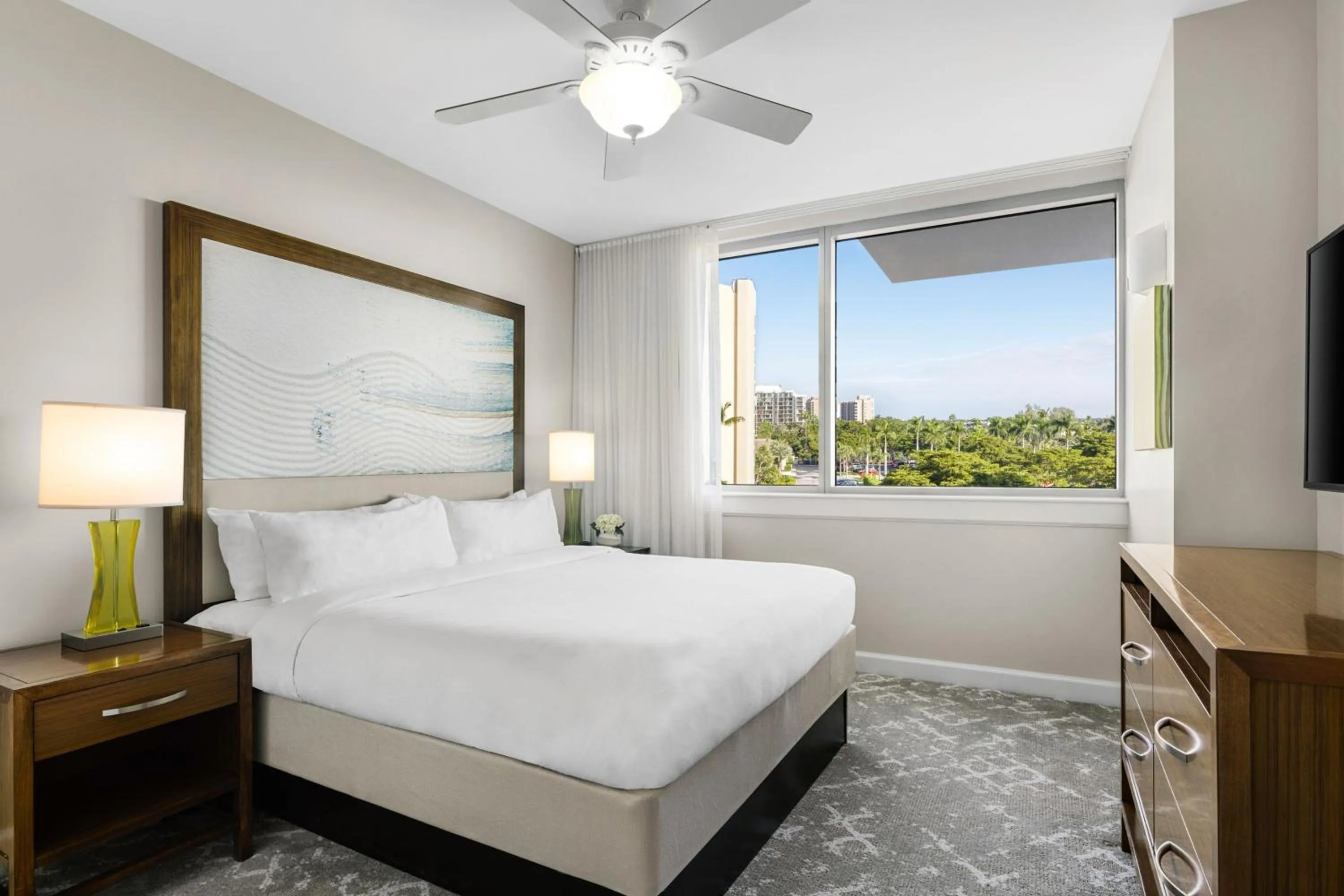 Bedroom, Bed in Marriott's Crystal Shores