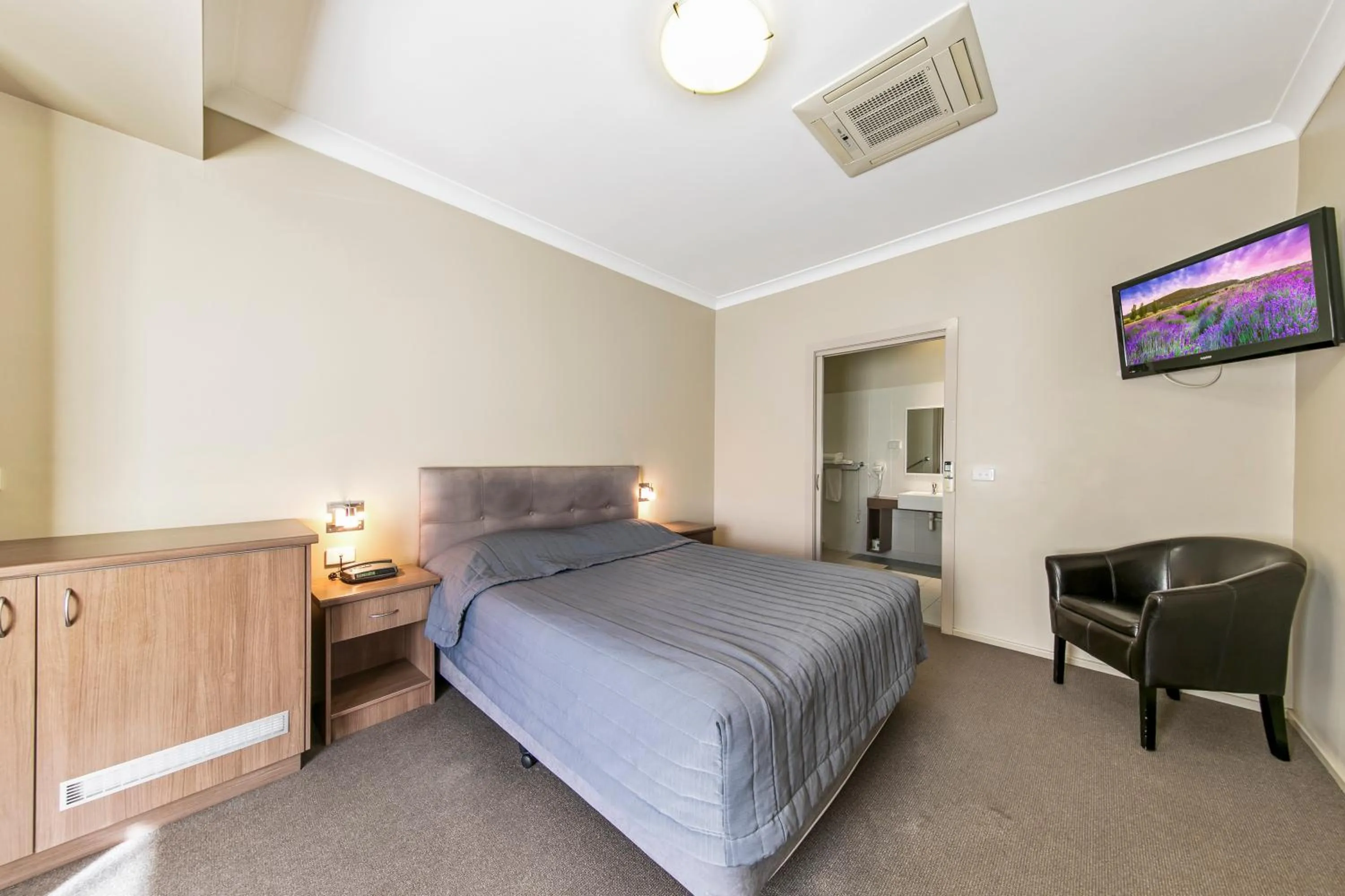 Bedroom, Bed in Cessnock Motel