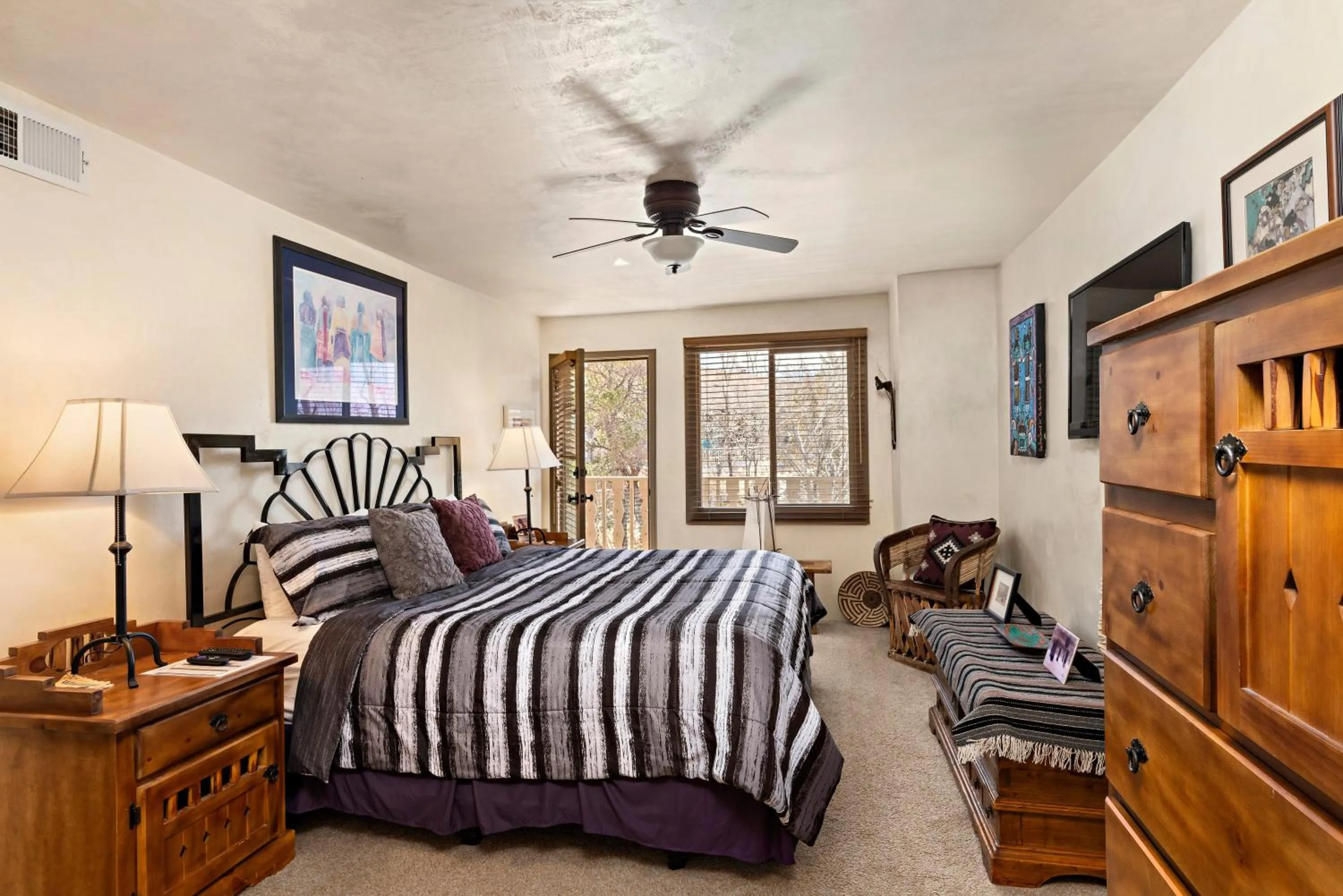 Bed in Fort Marcy Suites by All Seasons Resort Lodging