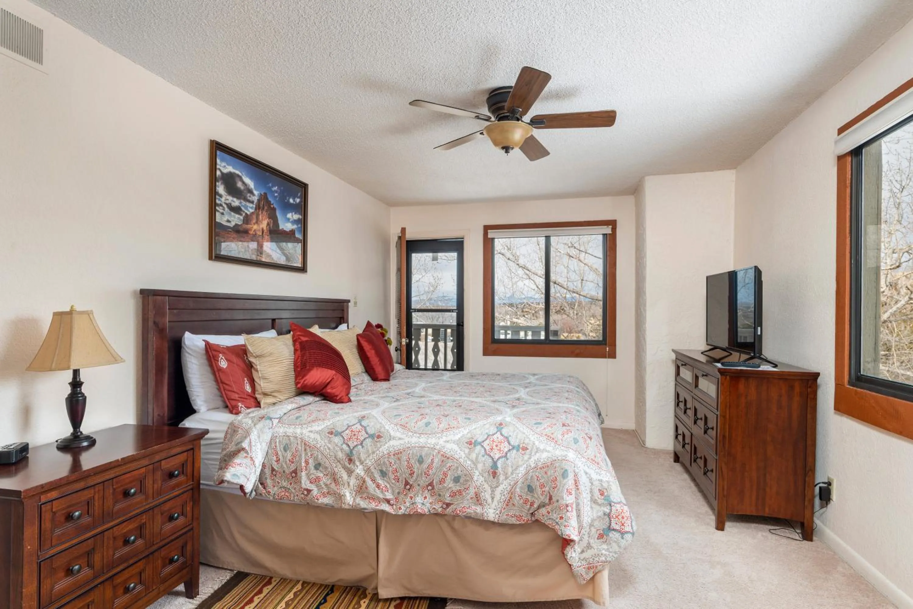 Bedroom, Bed in Fort Marcy Suites by All Seasons Resort Lodging