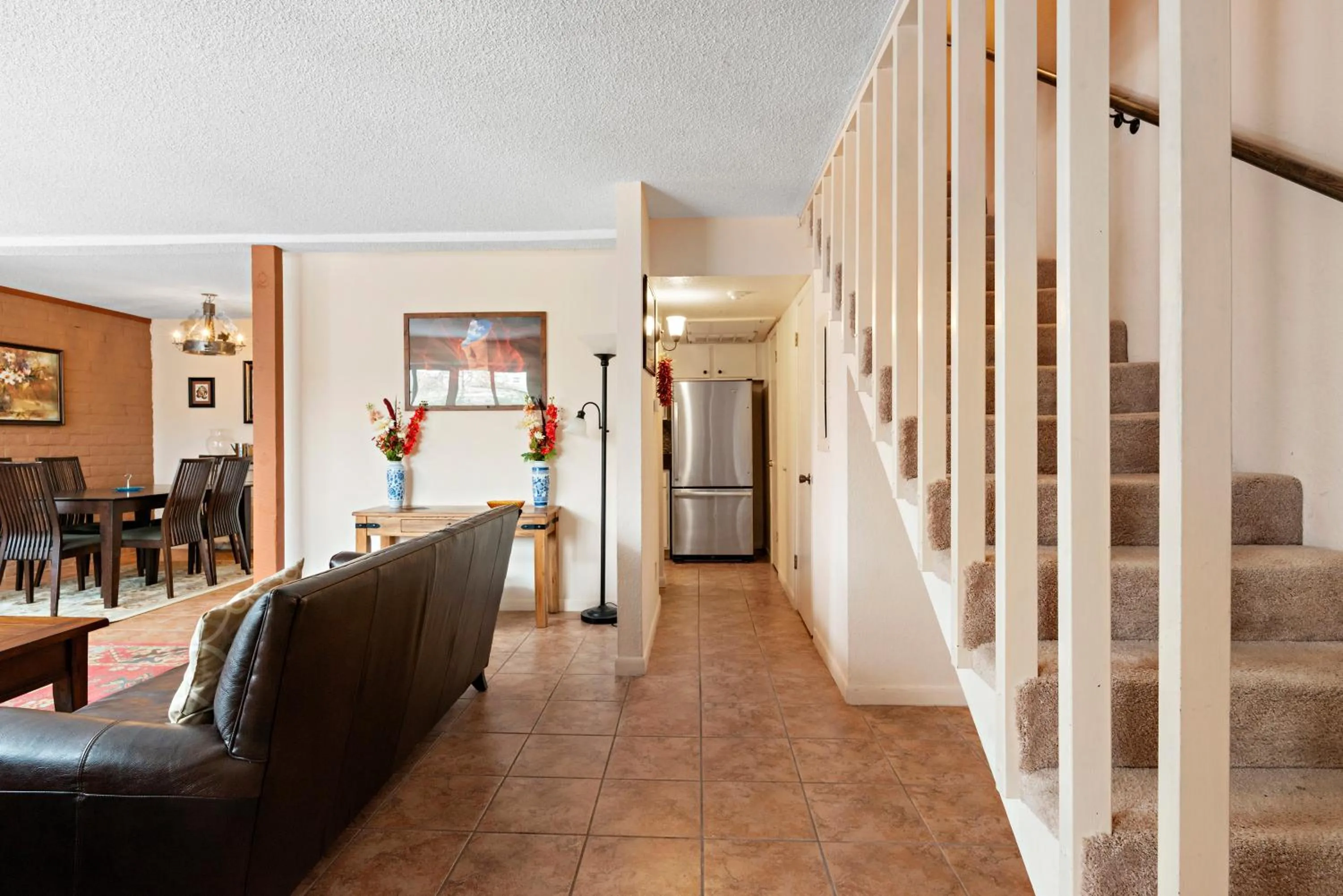 Living room in Fort Marcy Suites by All Seasons Resort Lodging