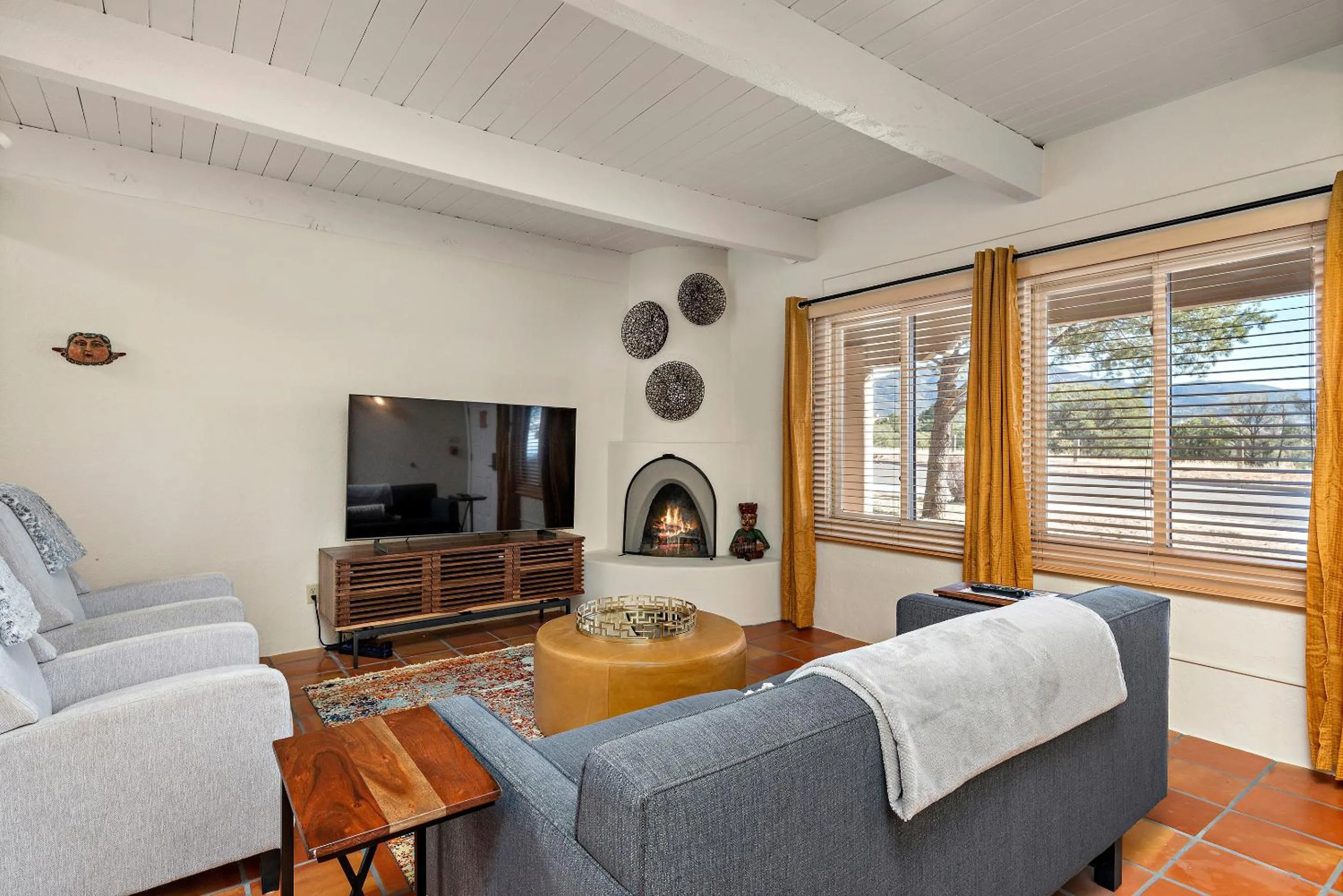 Living room in Fort Marcy Suites by All Seasons Resort Lodging