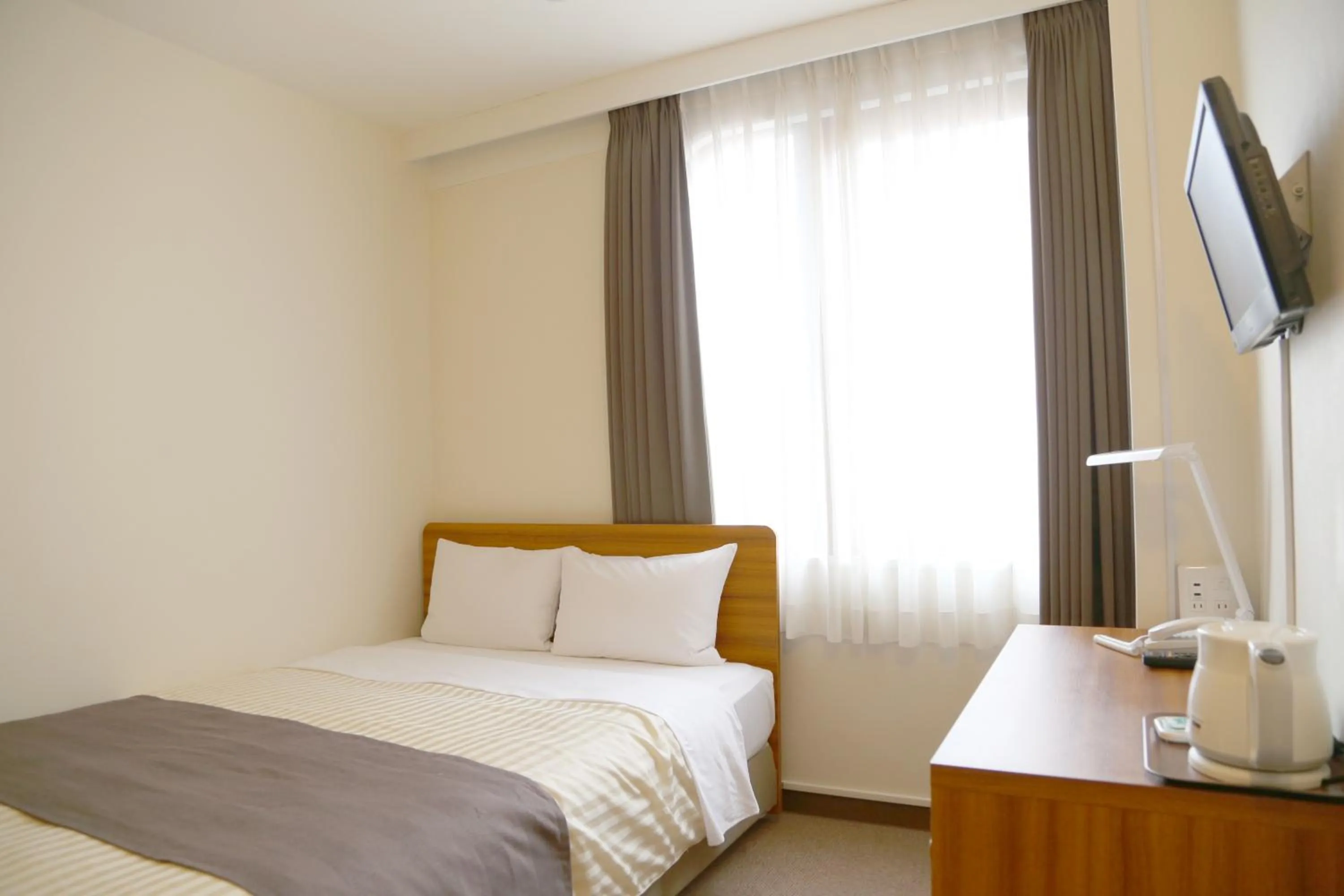 Bed in Tokyo Ueno New Izu Hotel