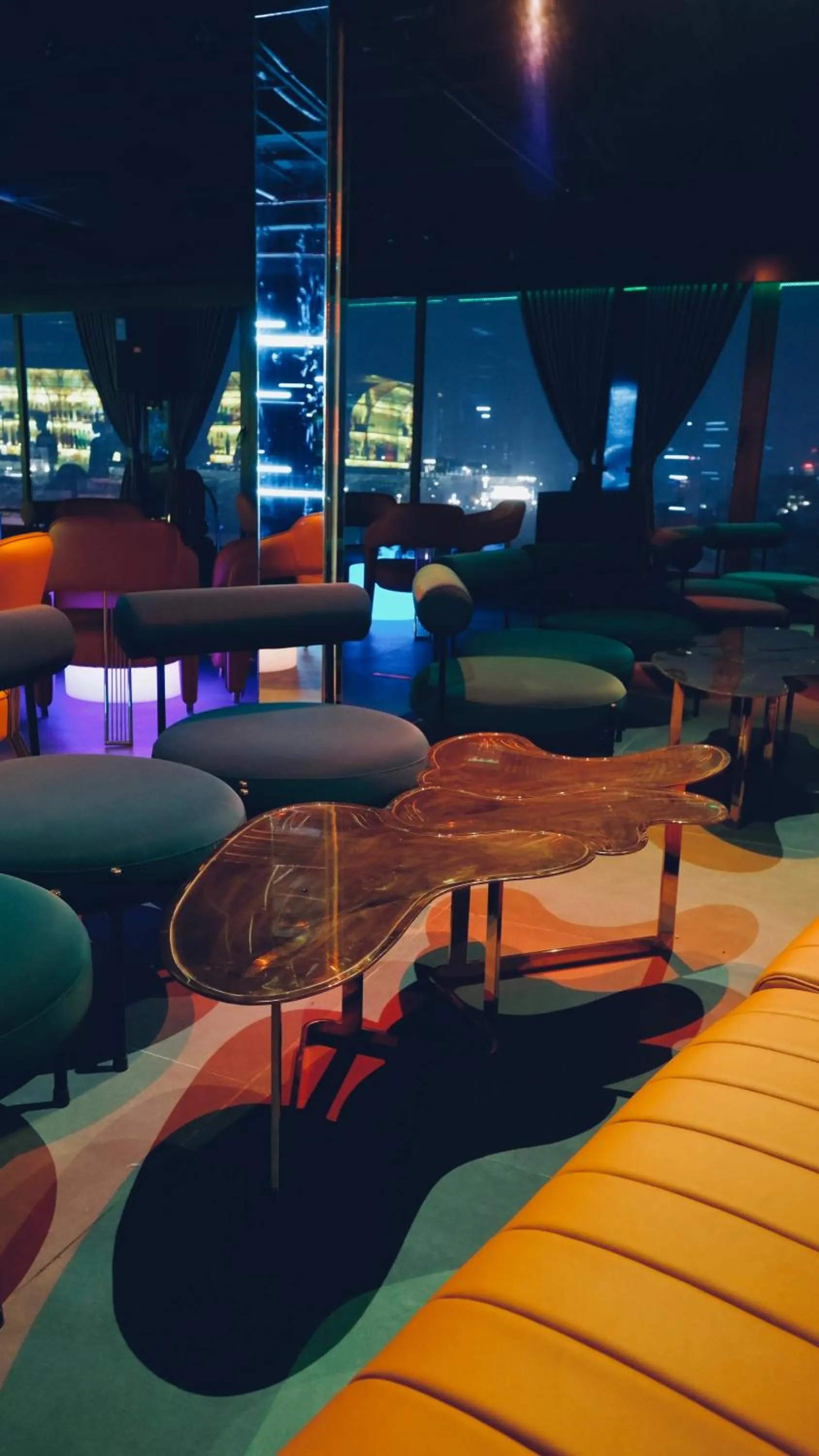 Lounge or bar in MAY DE VILLE Lakeside Hotel