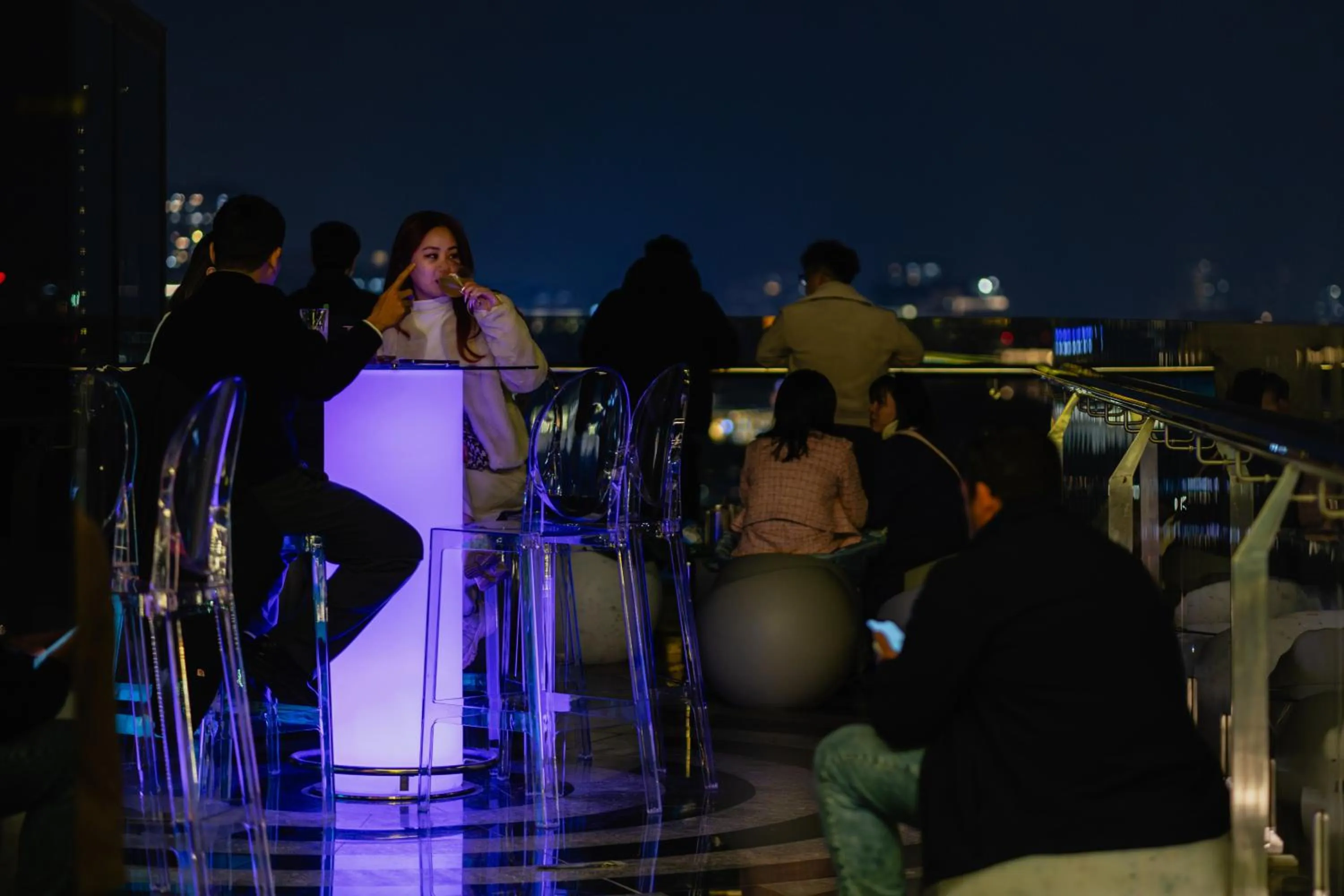 Lounge or bar in MAY DE VILLE Lakeside Hotel