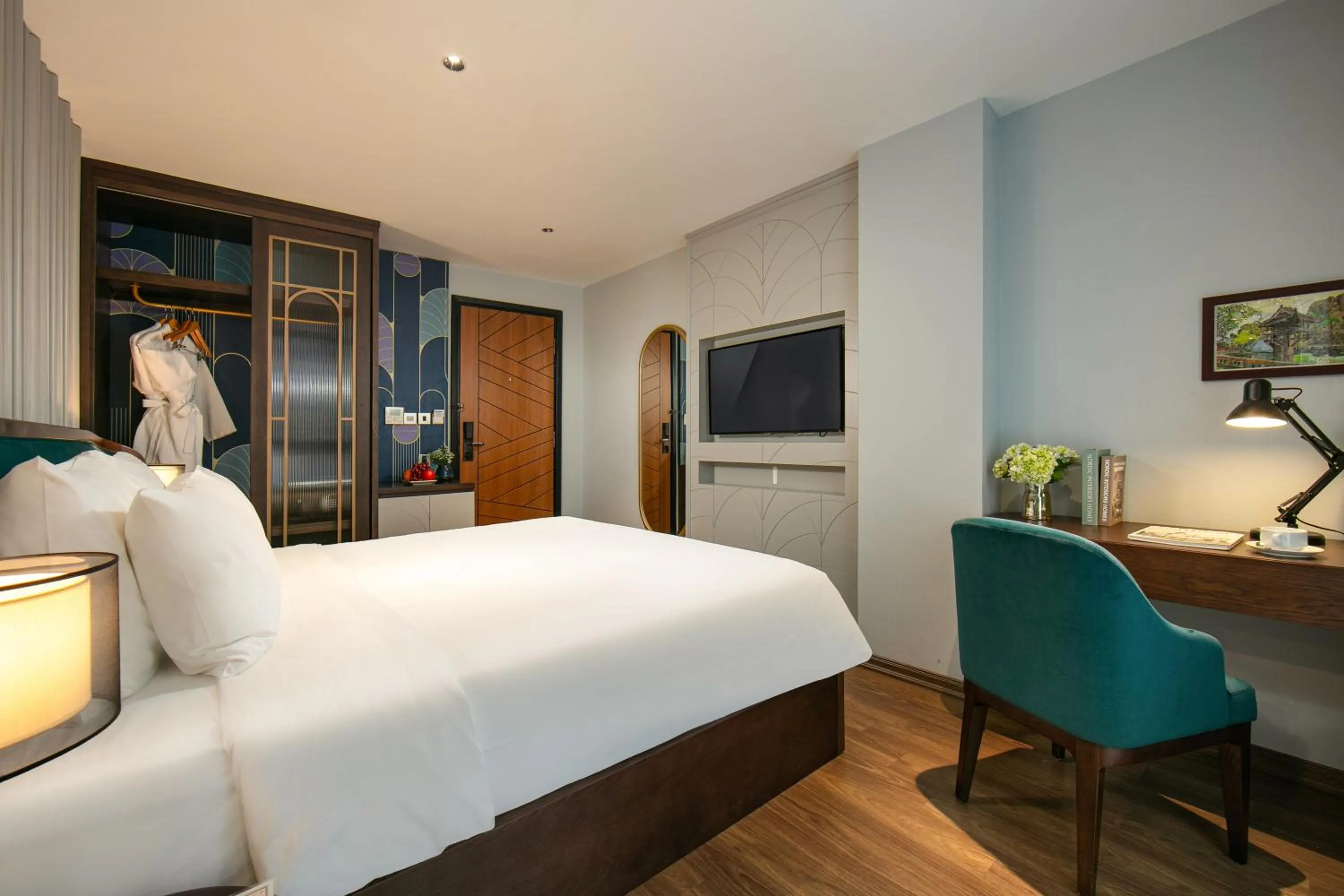 Bed in MAY DE VILLE Lakeside Hotel