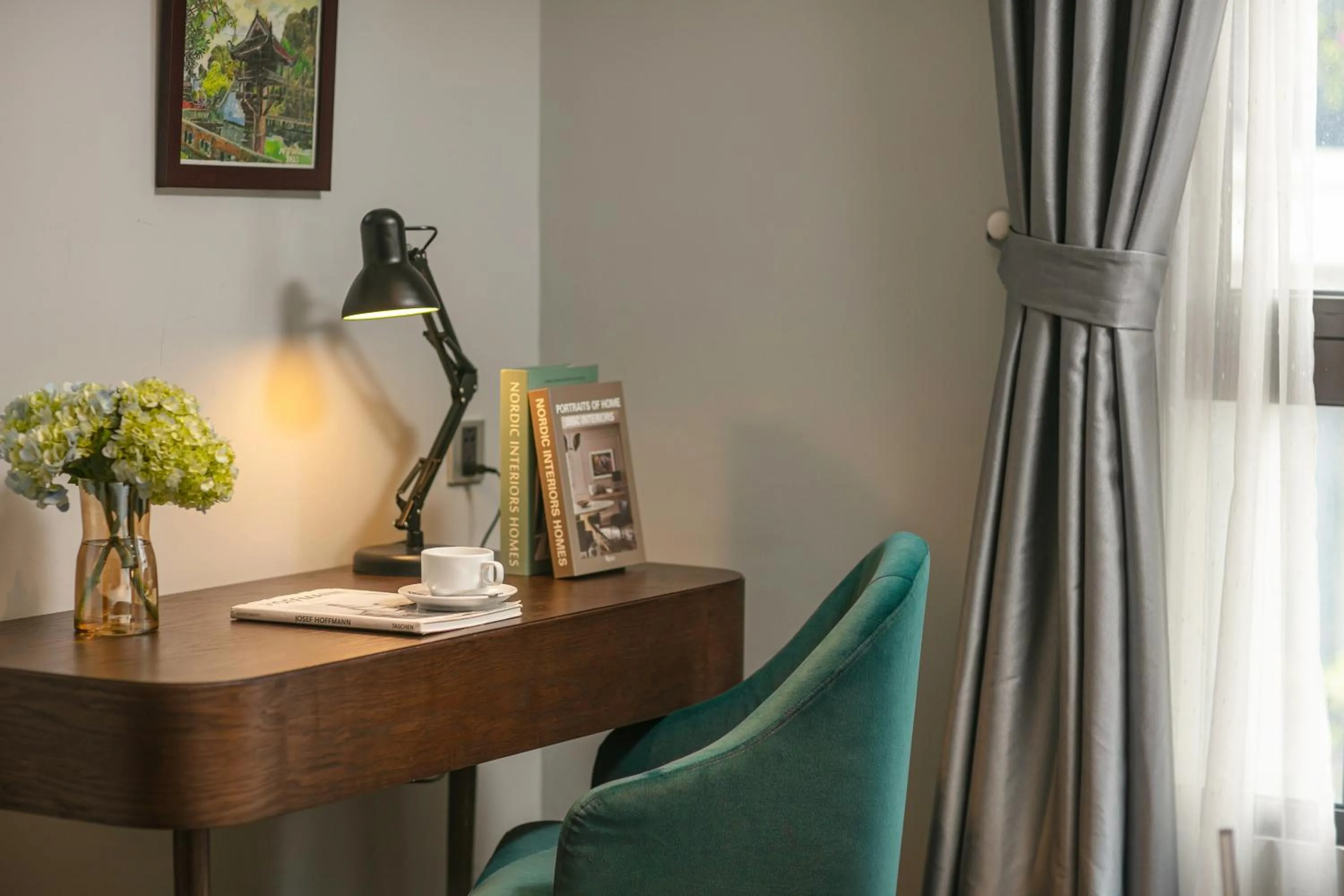 Seating area in MAY DE VILLE Lakeside Hotel