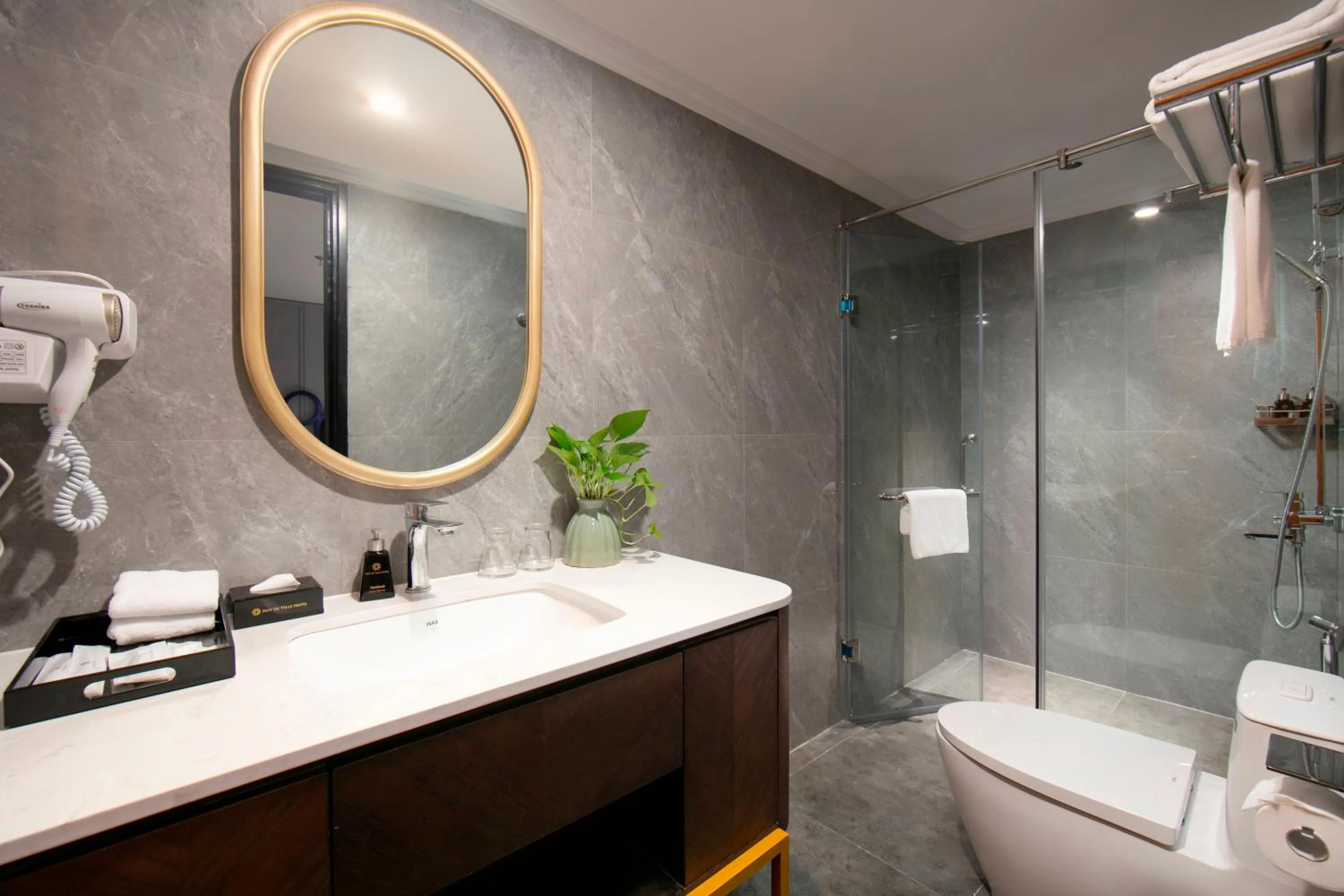 Bathroom in MAY DE VILLE Lakeside Hotel