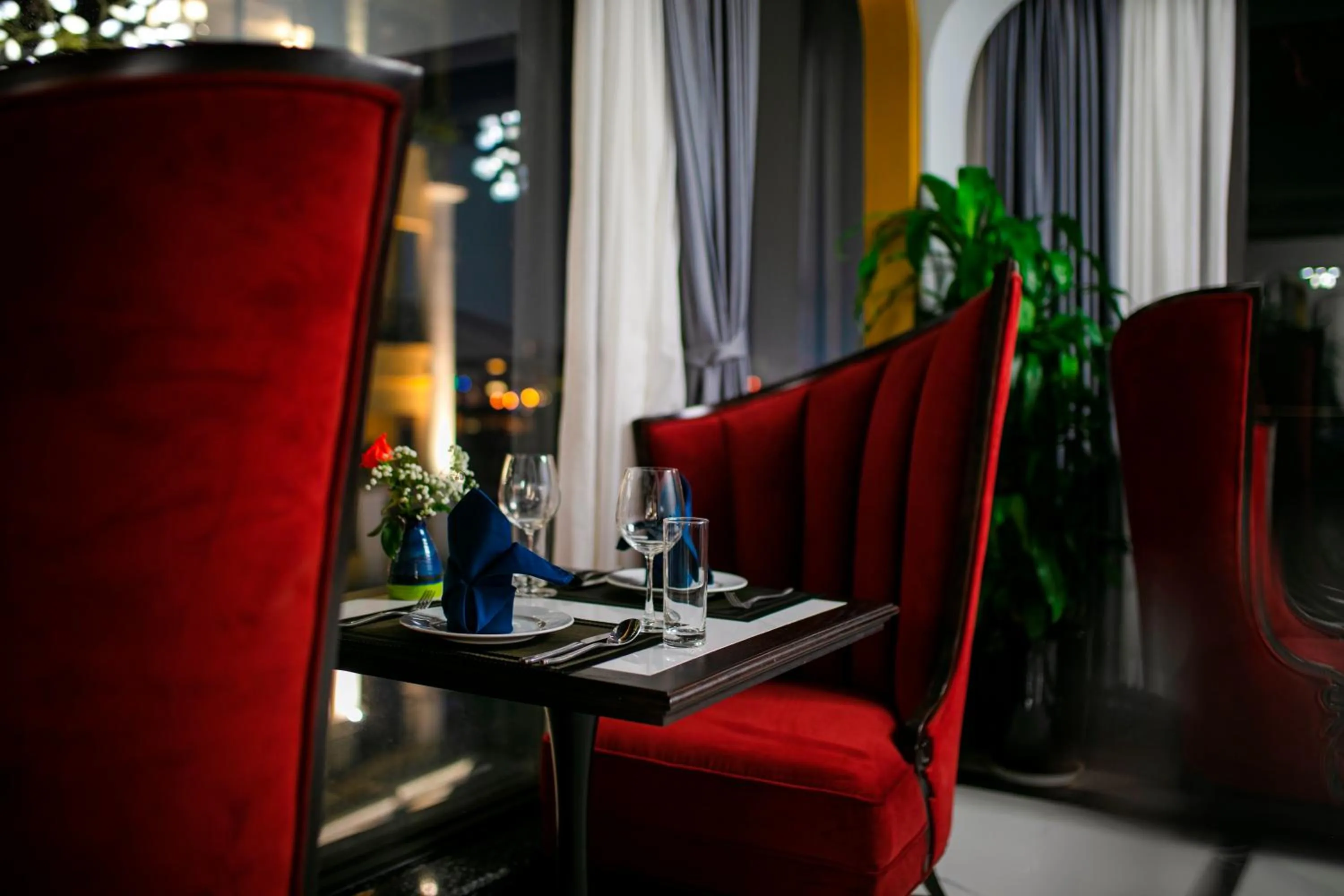 Restaurant/places to eat in MAY DE VILLE Lakeside Hotel