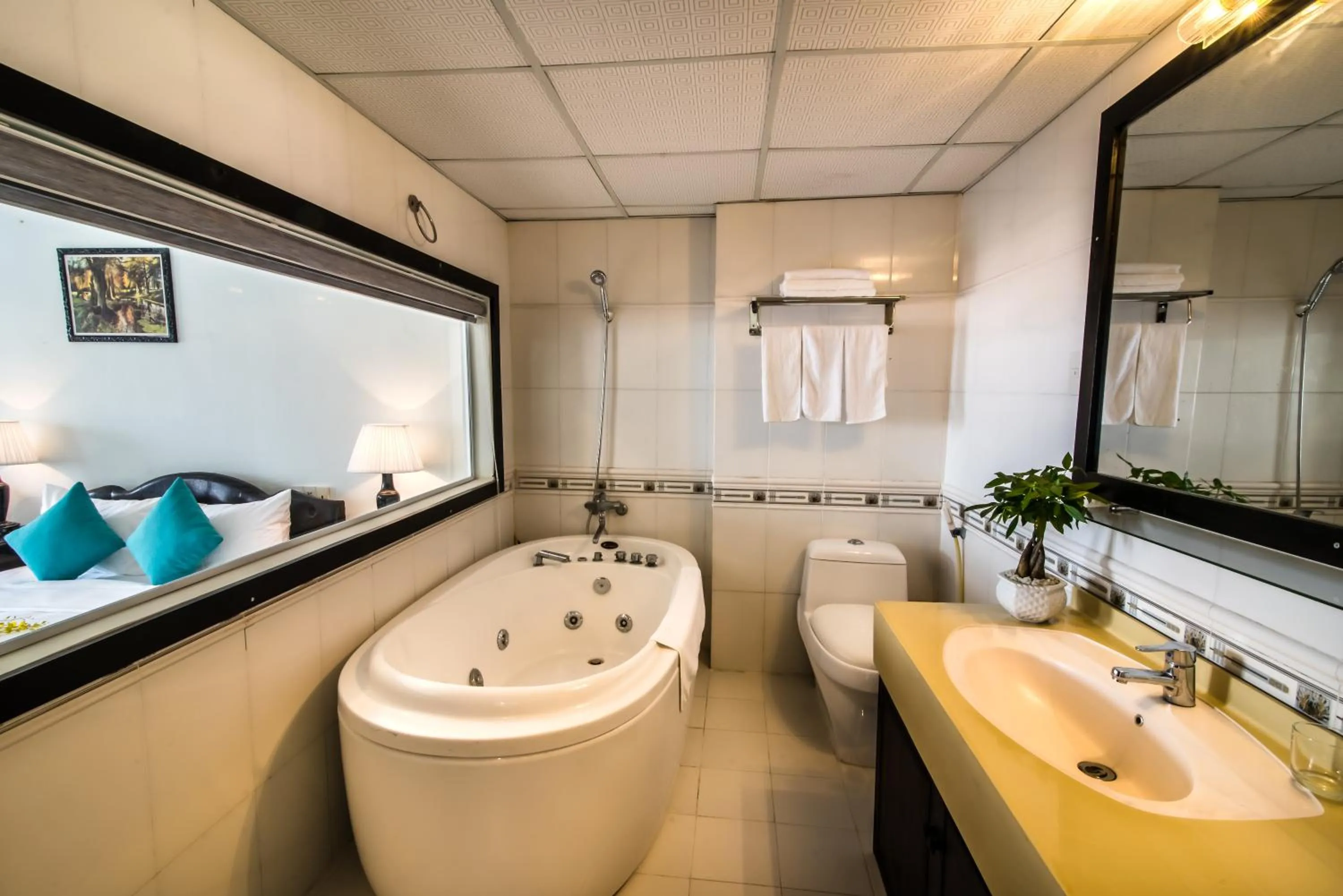 Hot Tub in The Sunriver Boutique Hotel Hue