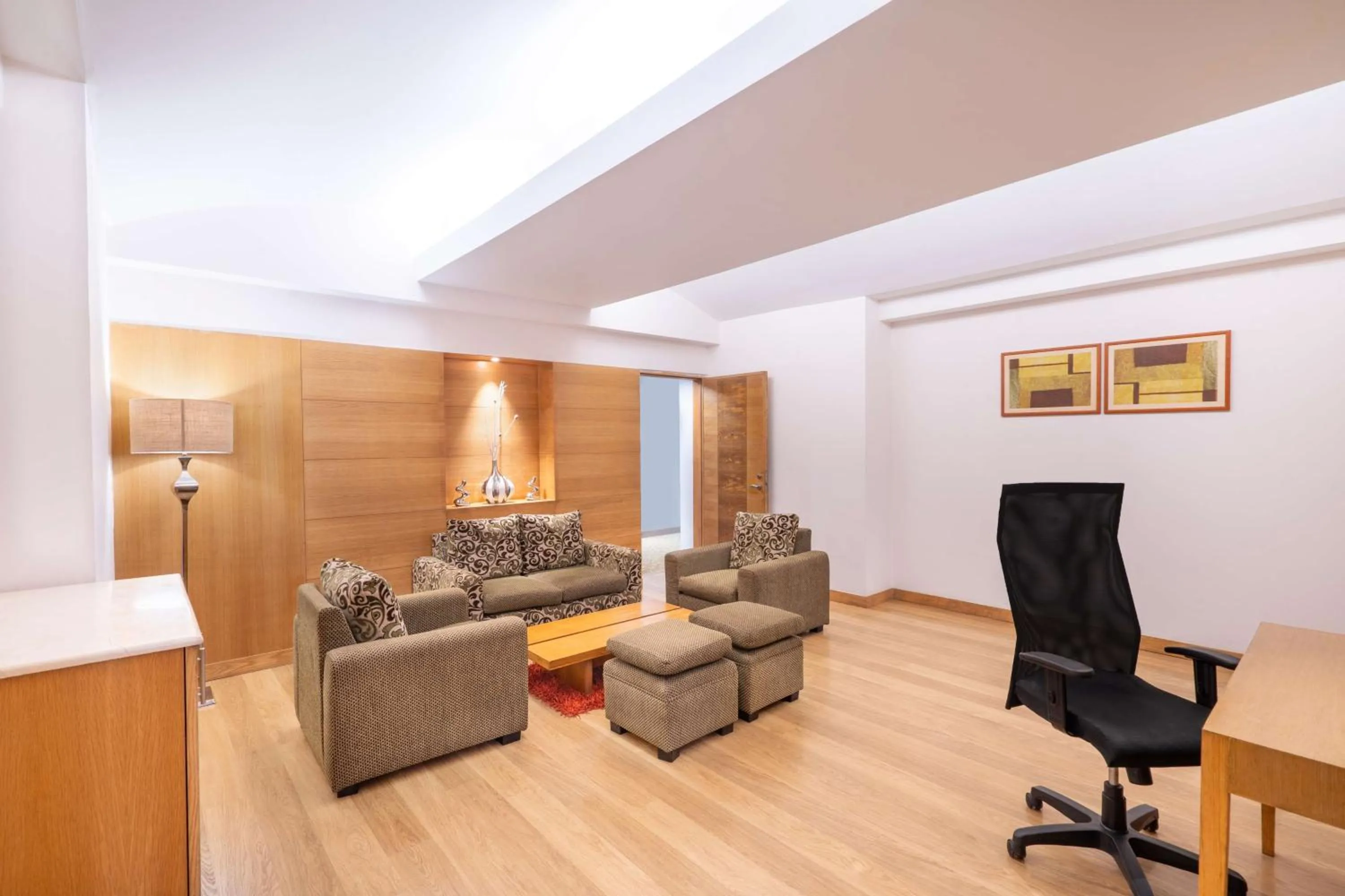 Photo of the whole room in Park Plaza Chennai OMR