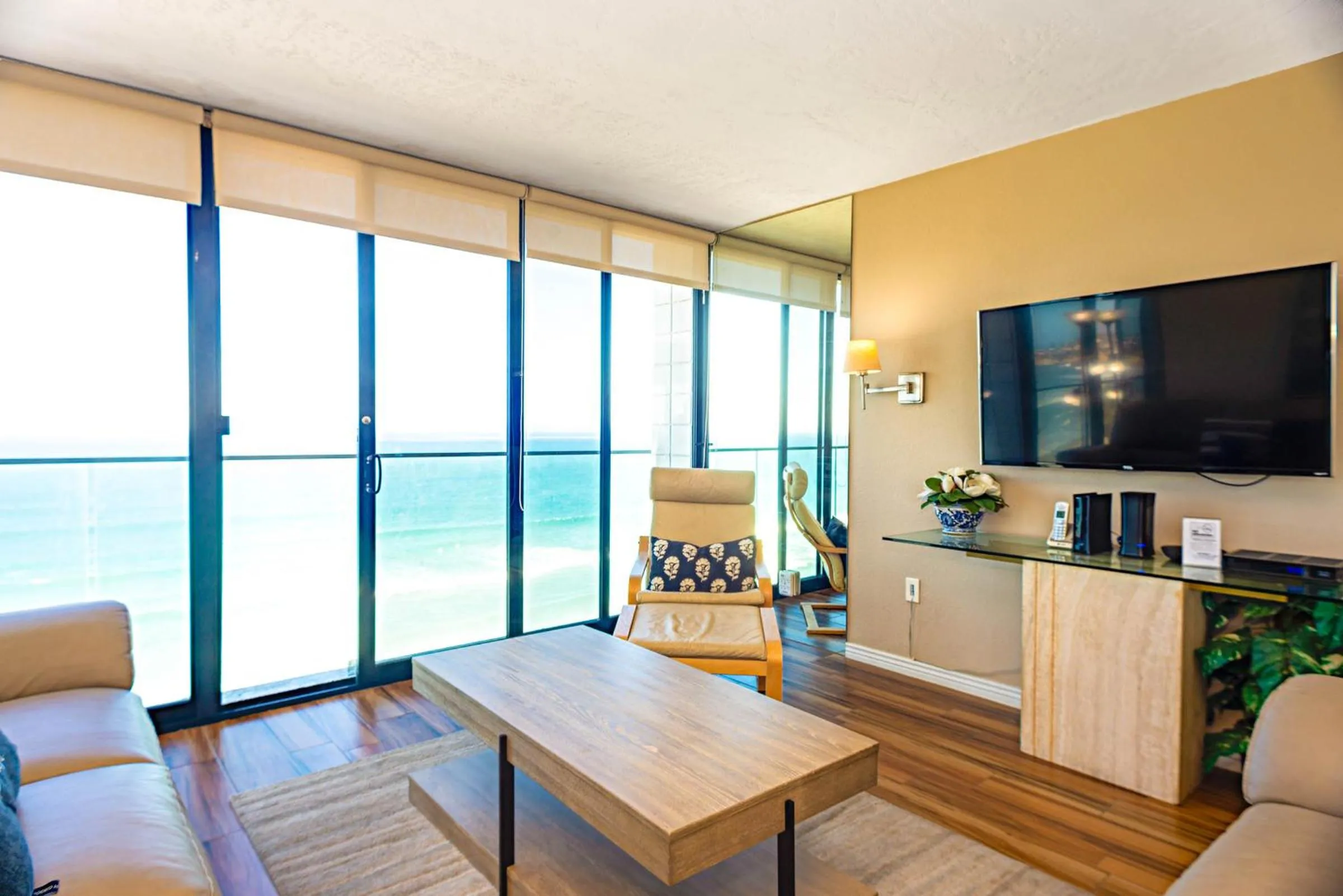 TV and multimedia in Capri by the Sea by All Seasons Resort Lodging