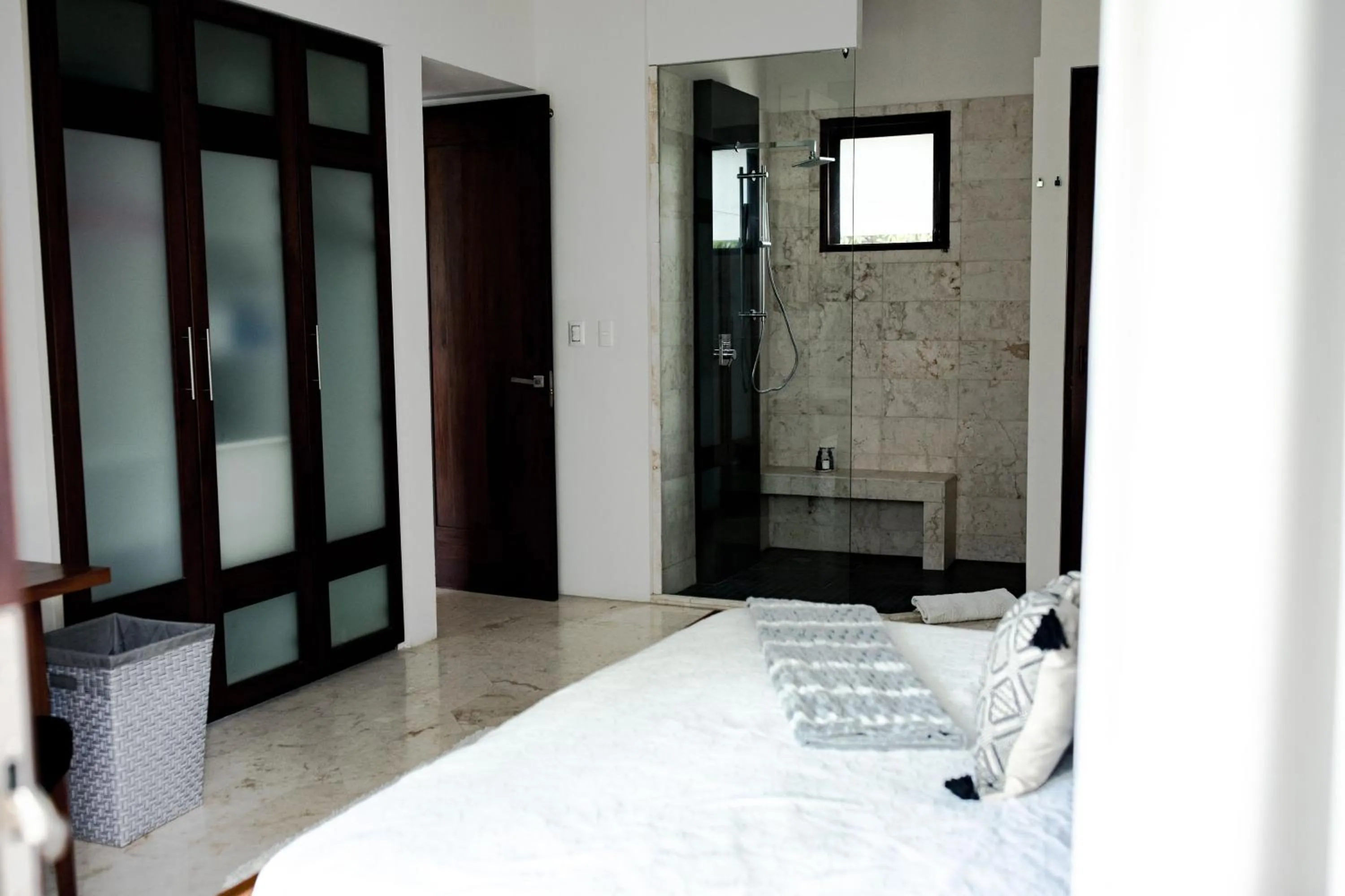 Shower, Bed in Mak Nuk Village - Clothing Optional