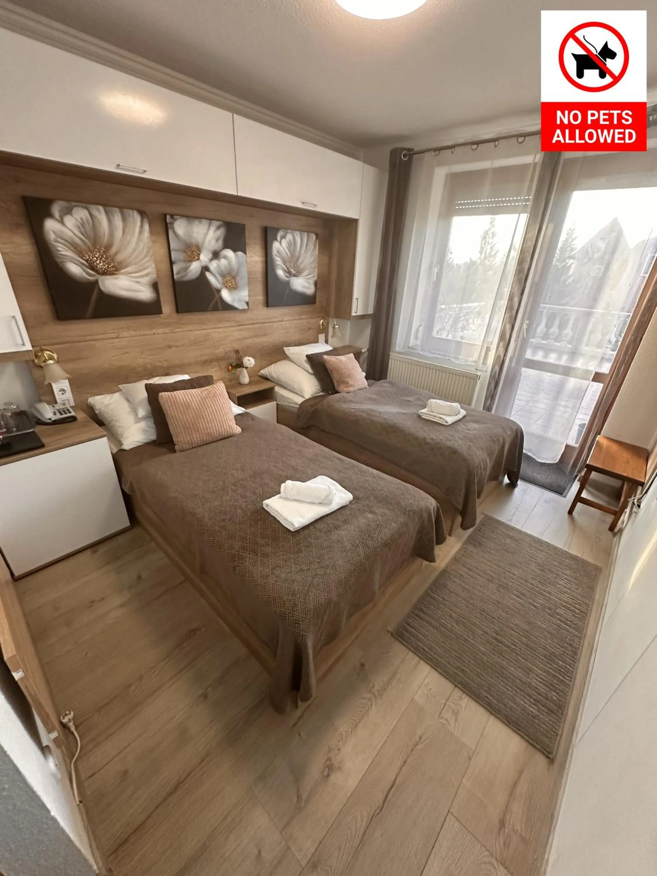 Bed in Le Rose Suites & Park Hotel