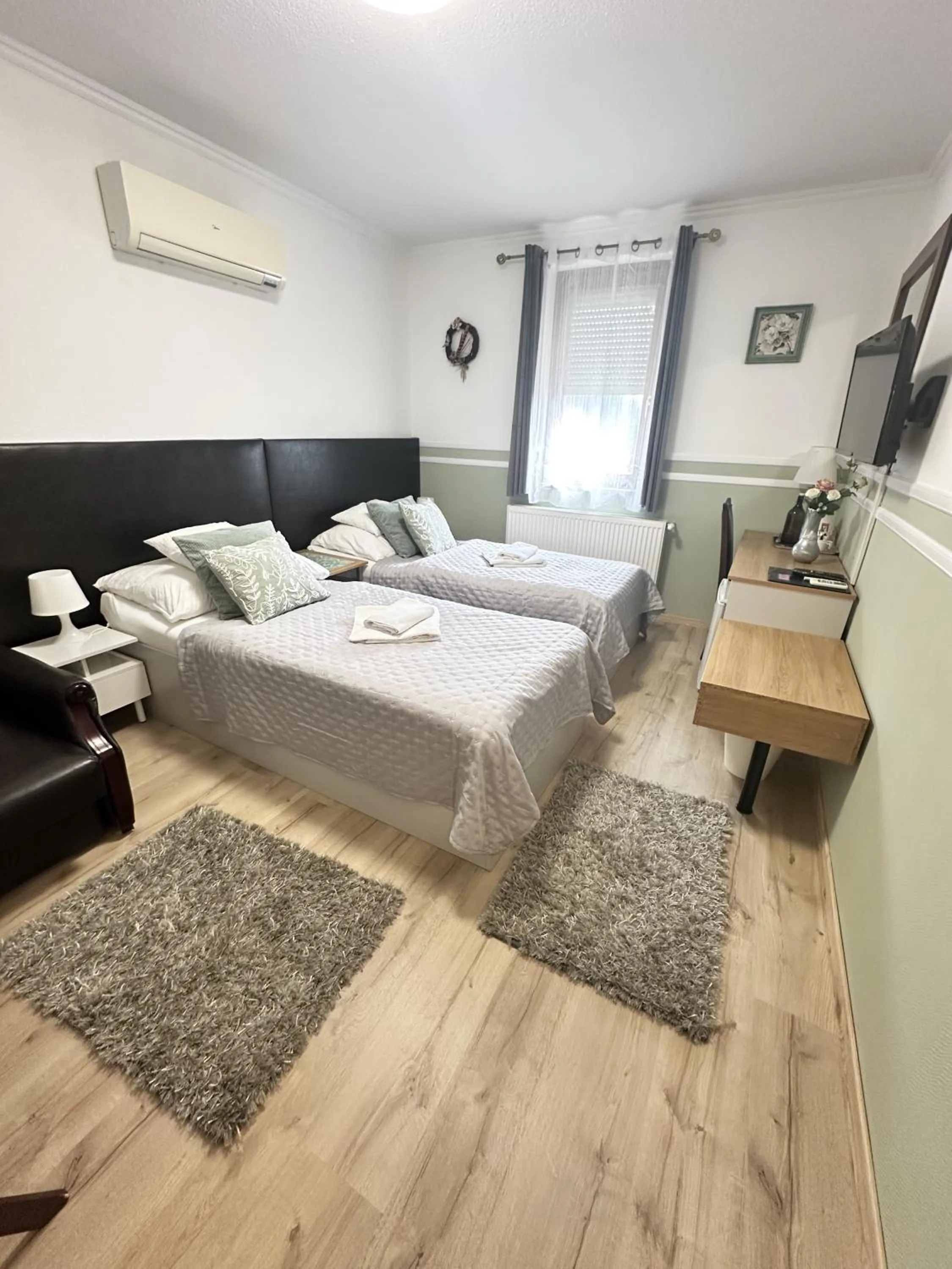 Bed in Le Rose Suites & Park Hotel