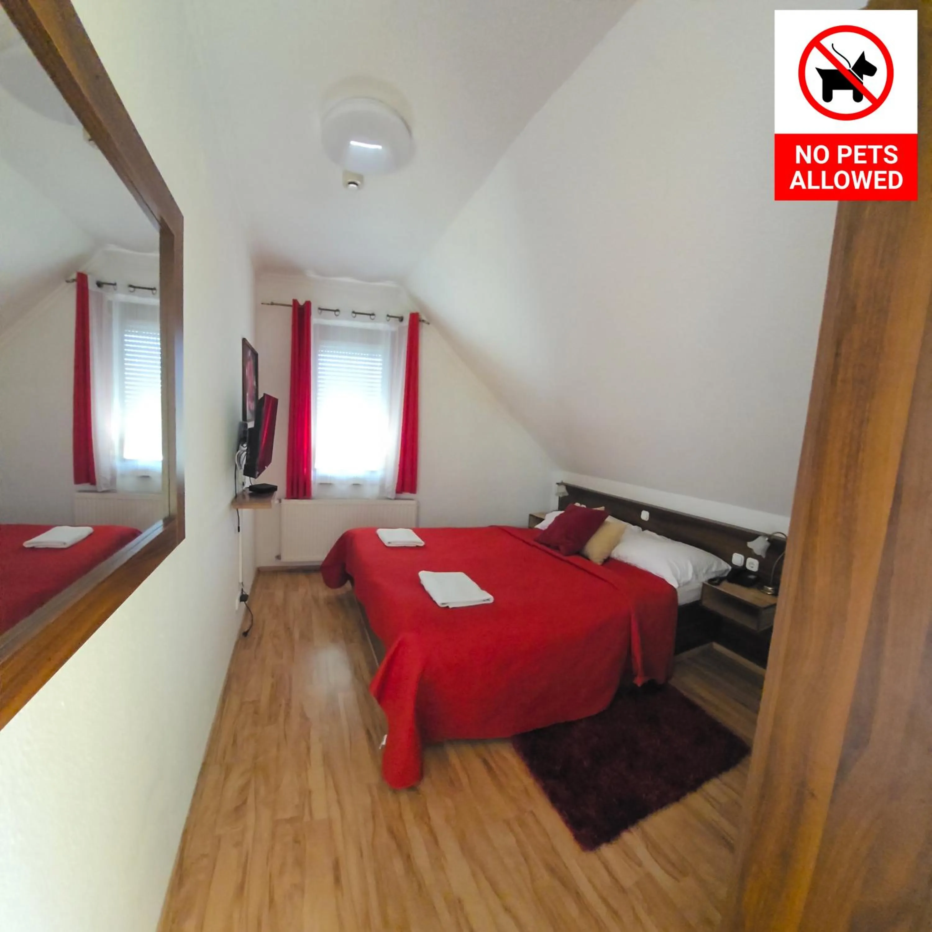 Bed in Le Rose Suites & Park Hotel