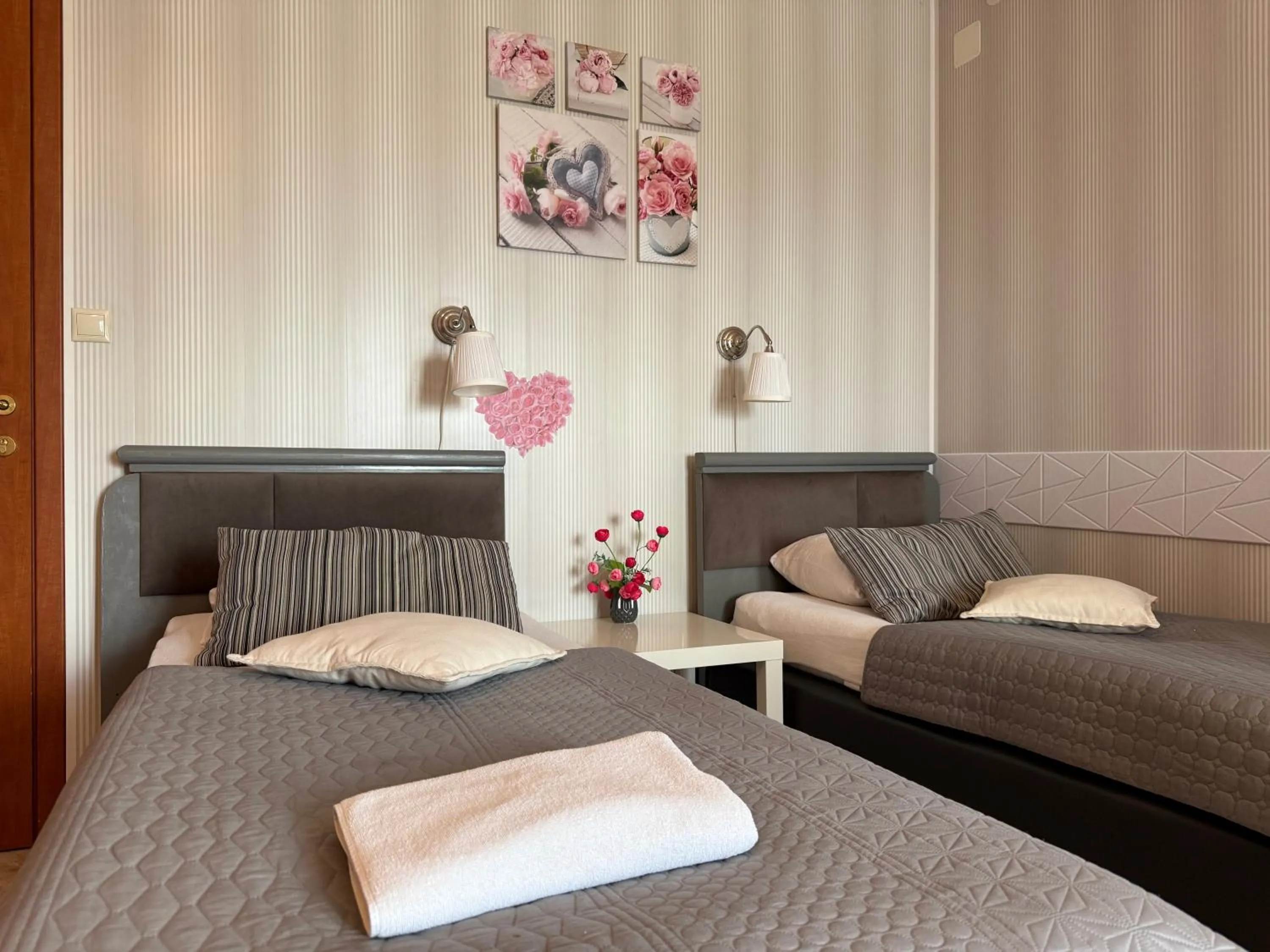 Bed in Le Rose Suites & Park Hotel