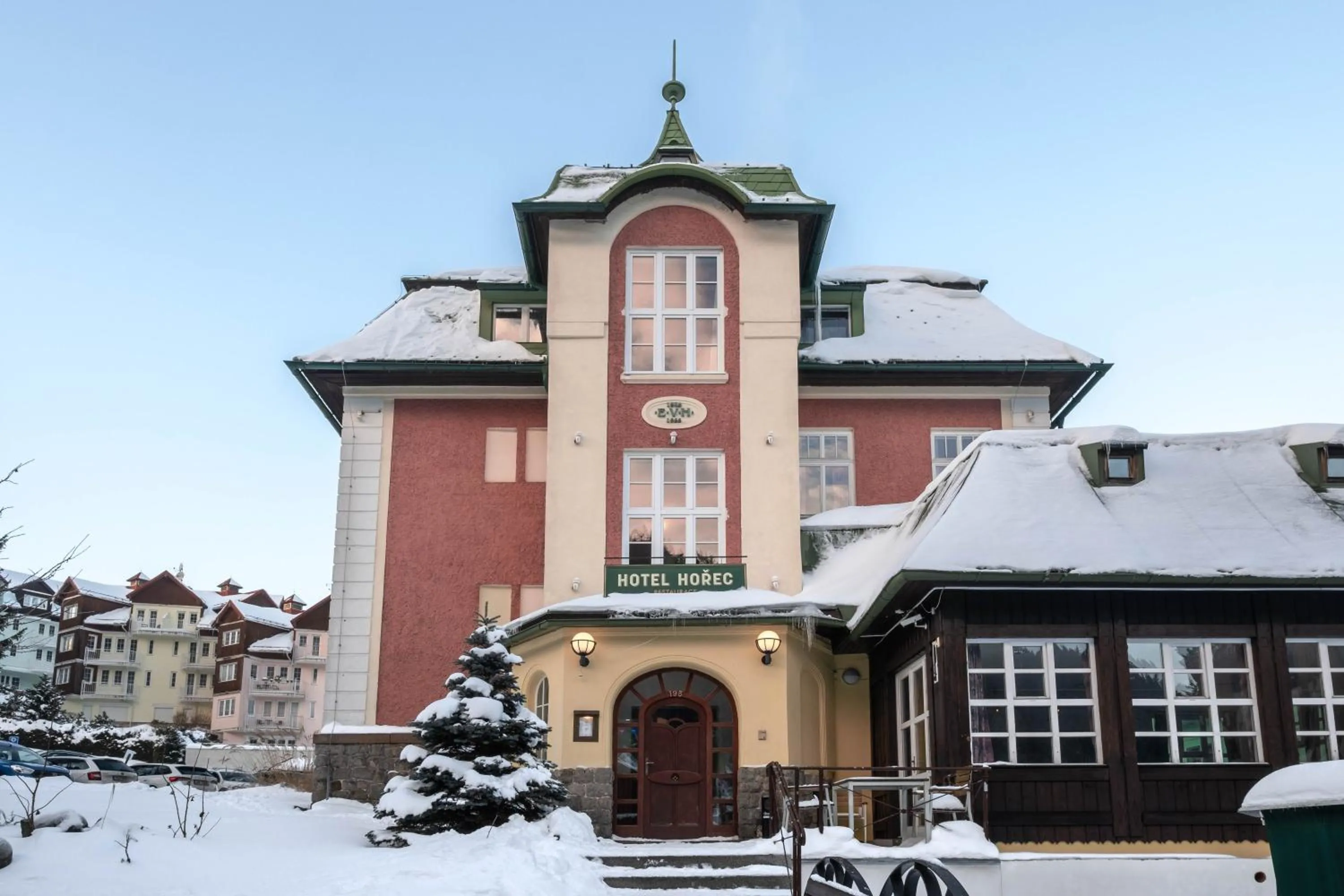 Property building in Hotel Hořec