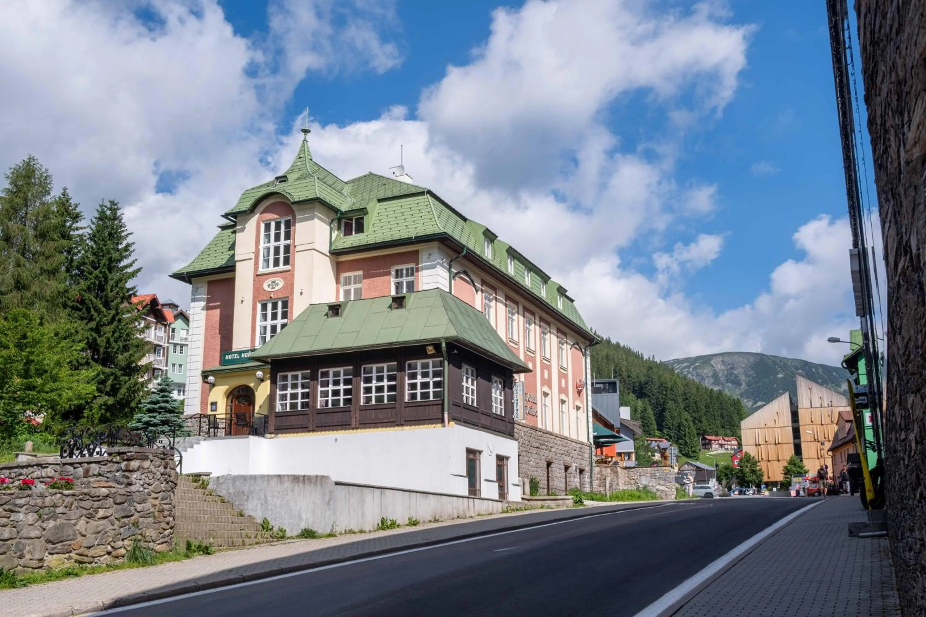 Property building in Hotel Hořec