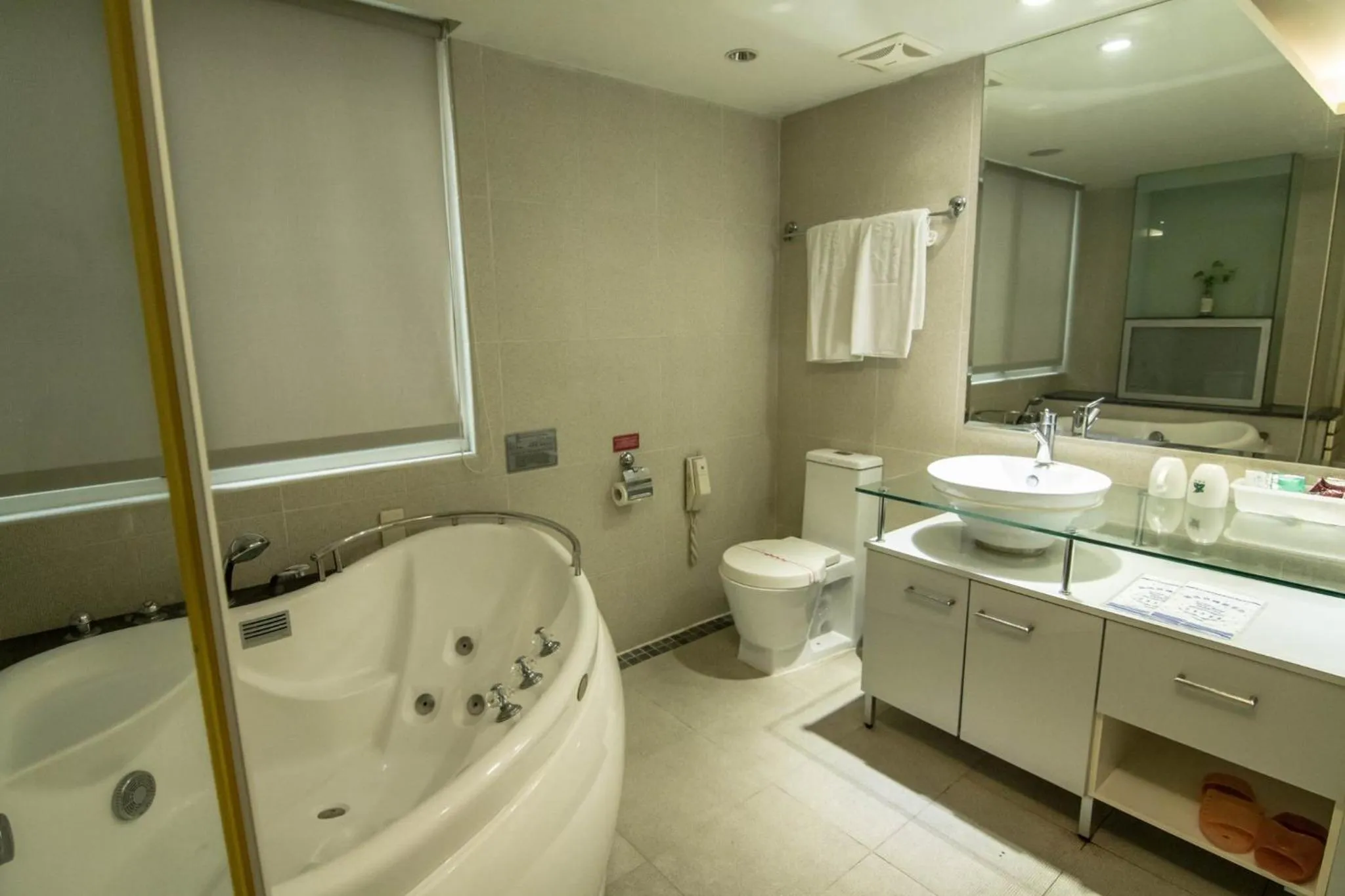 Katherine Plaza Hotel