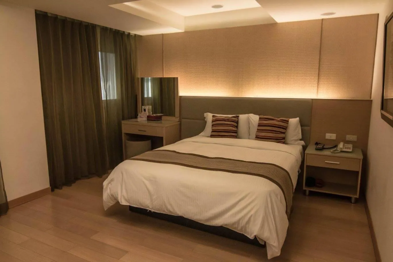 Bed in Katherine Plaza Hotel