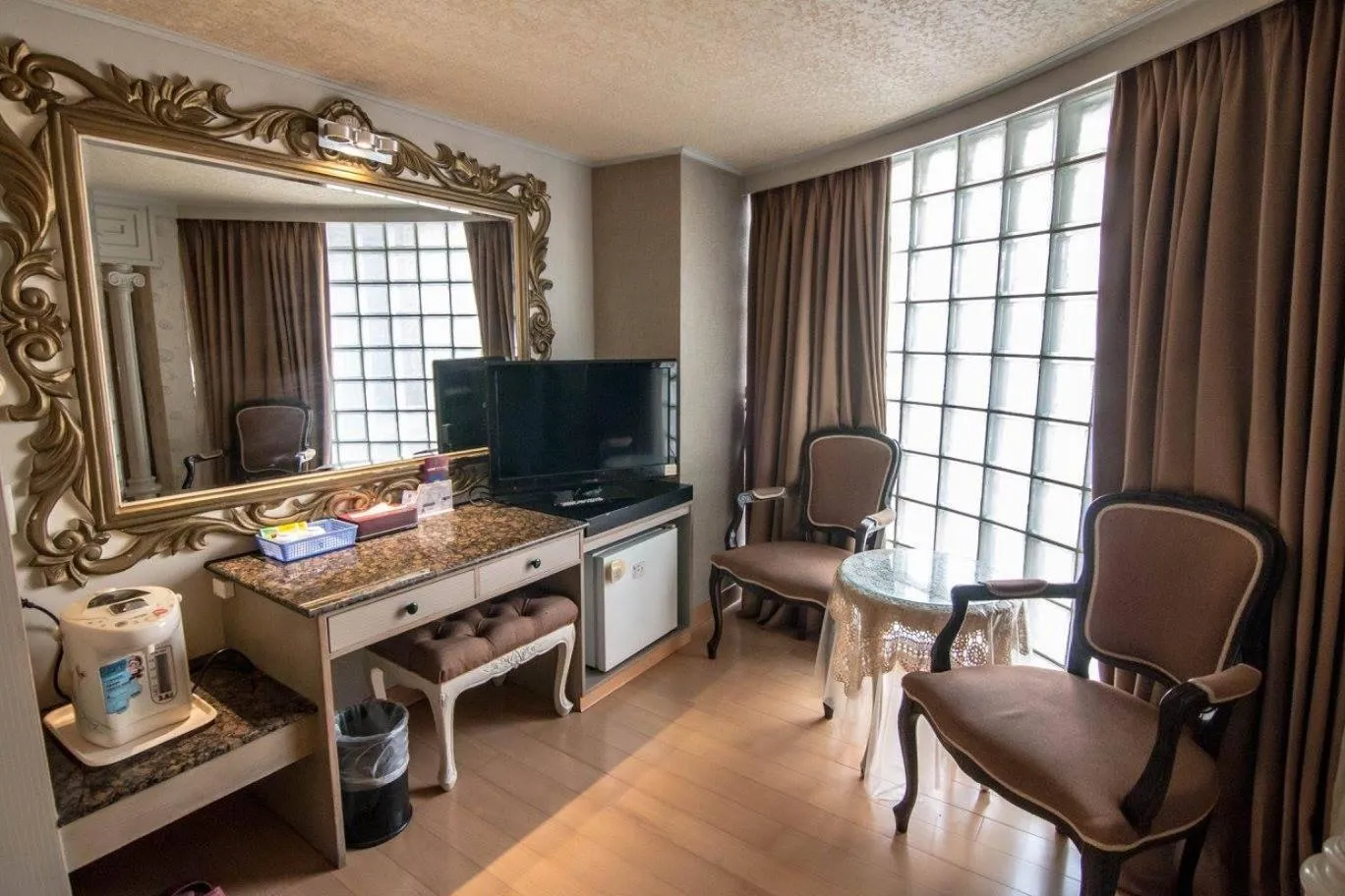 Katherine Plaza Hotel