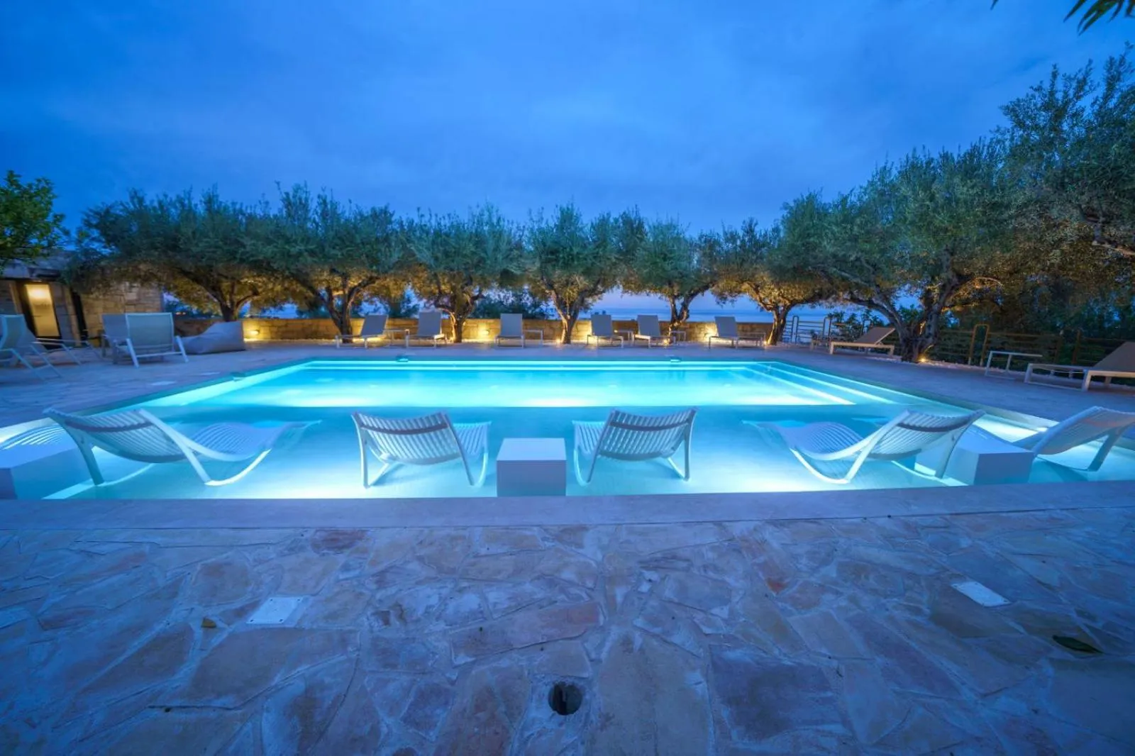 Swimming pool in Forest Park Hotel