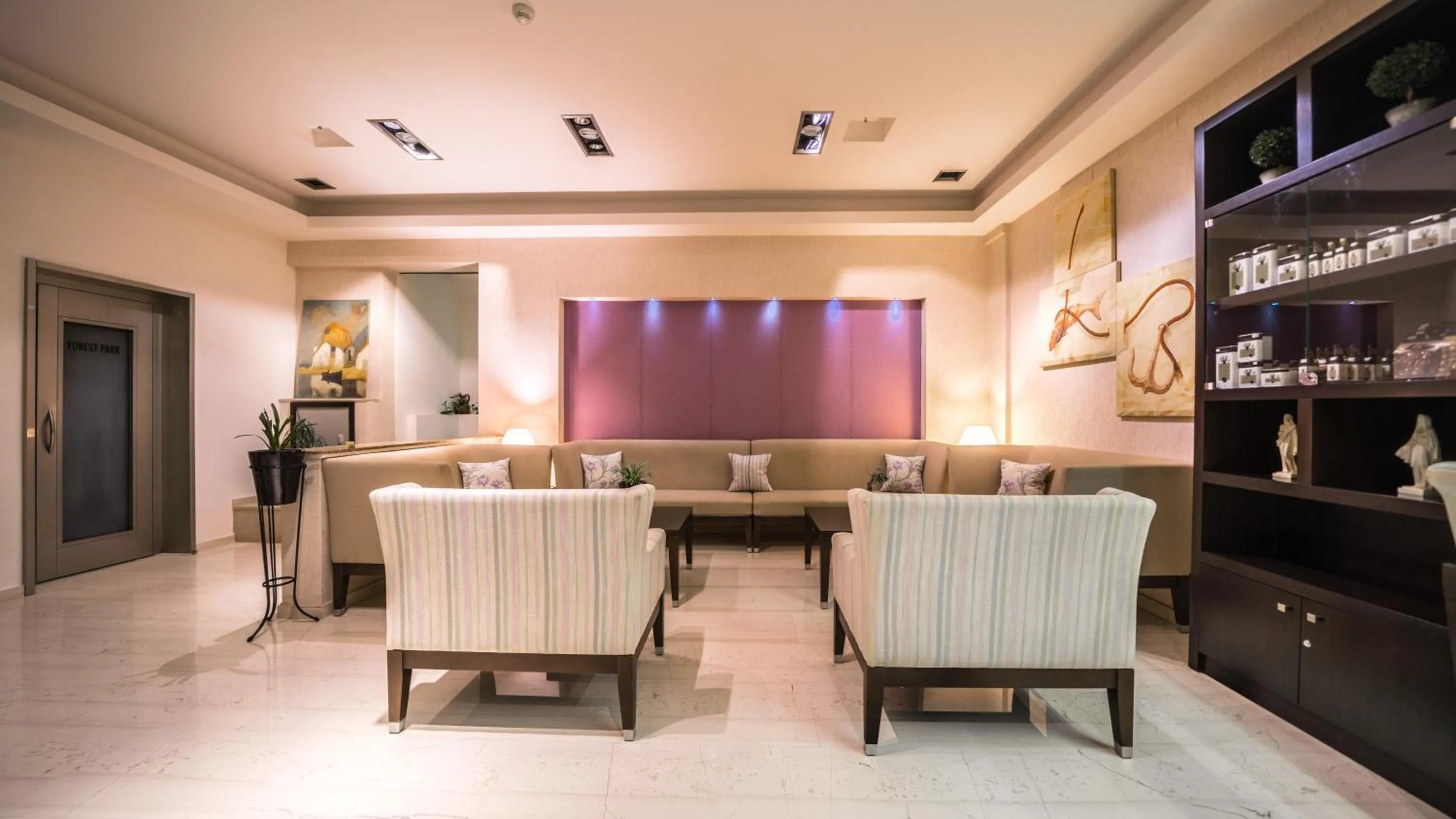 Lobby or reception in Forest Park Hotel