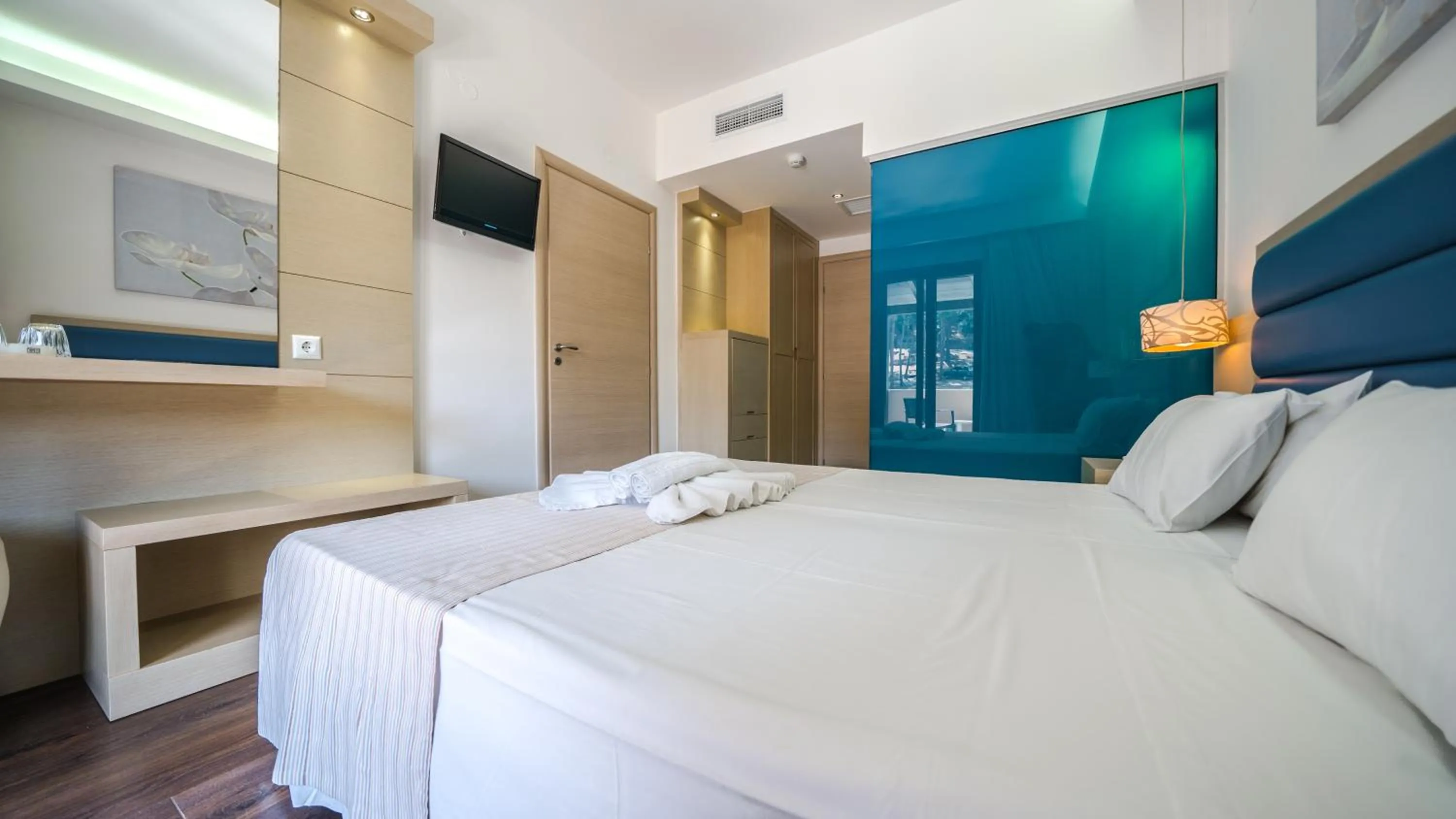 TV and multimedia, Bed in Forest Park Hotel