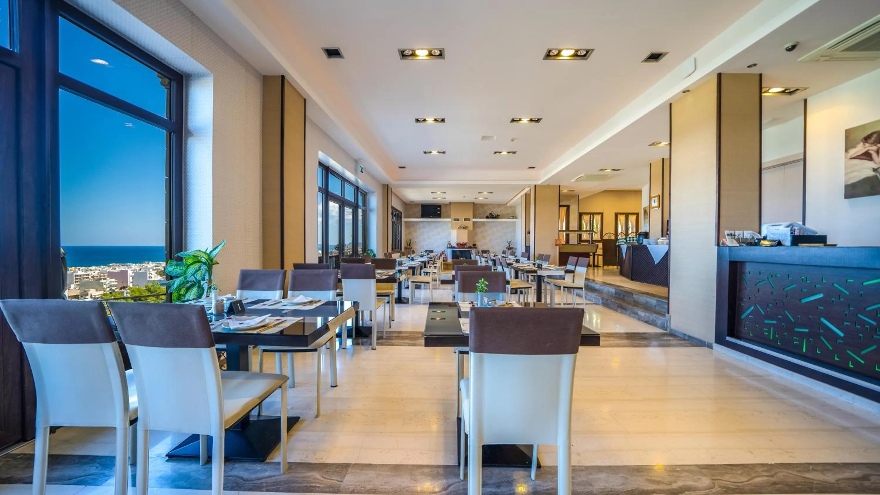 Restaurant/places to eat in Forest Park Hotel