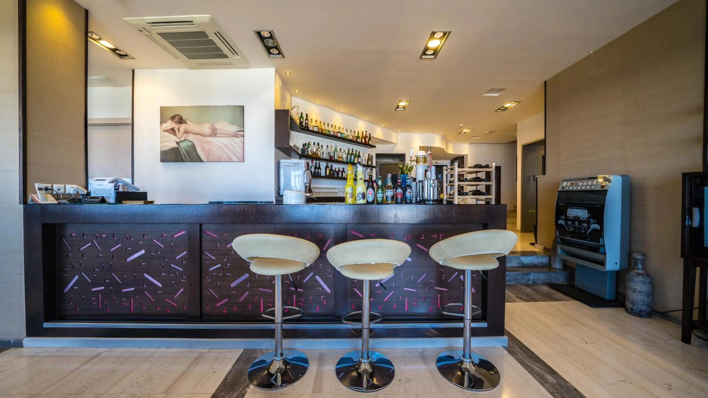 Lounge or bar in Forest Park Hotel