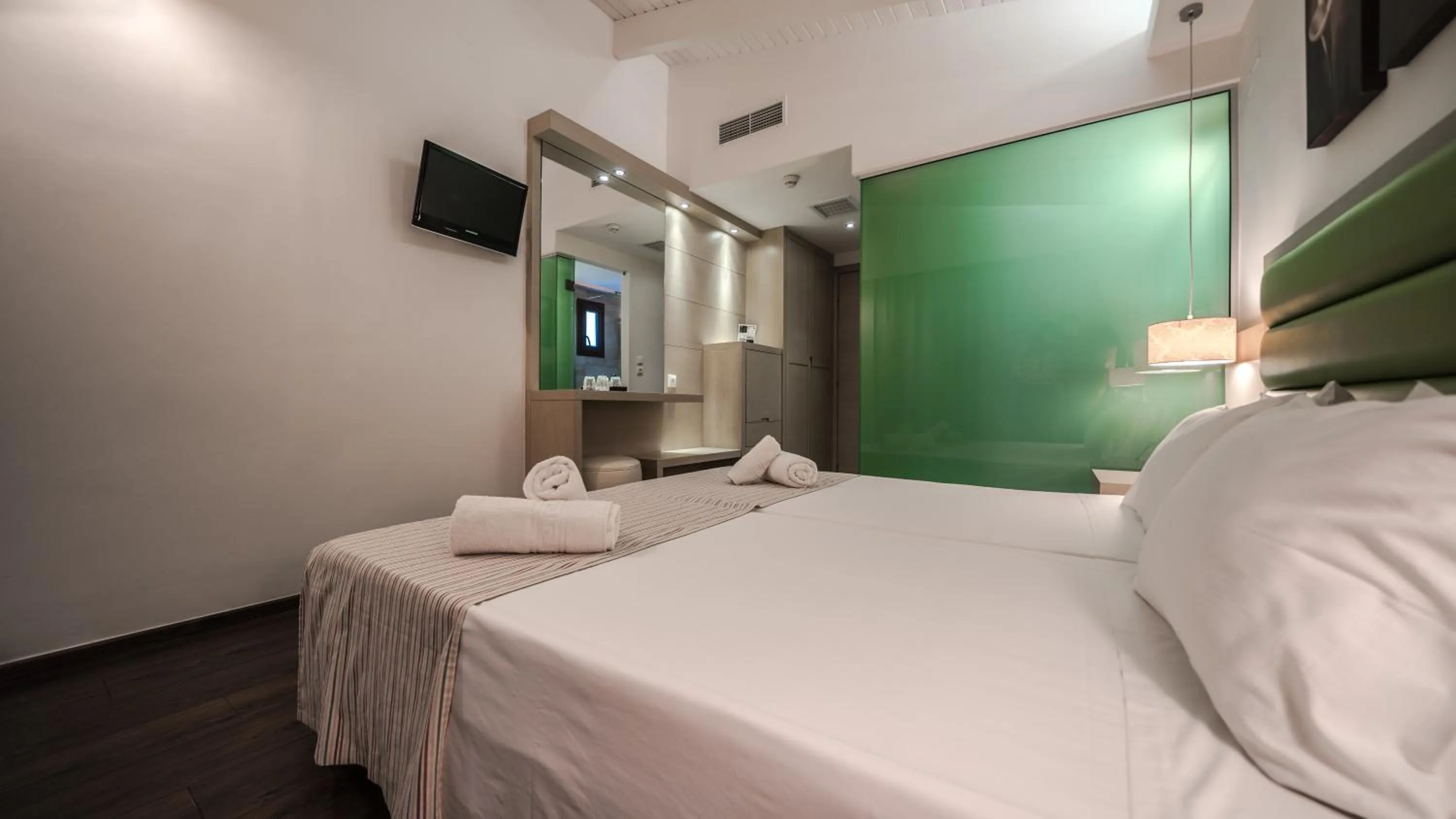 Bedroom, Bed in Forest Park Hotel