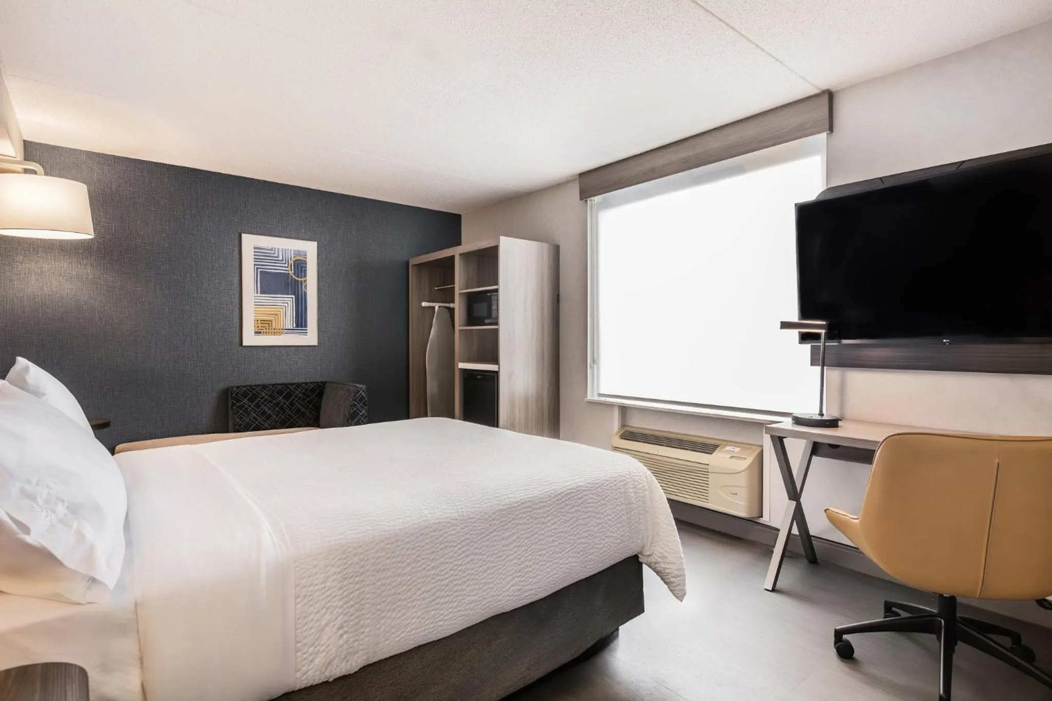 Photo of the whole room, Bed in Holiday Inn Express Toronto-North York by IHG