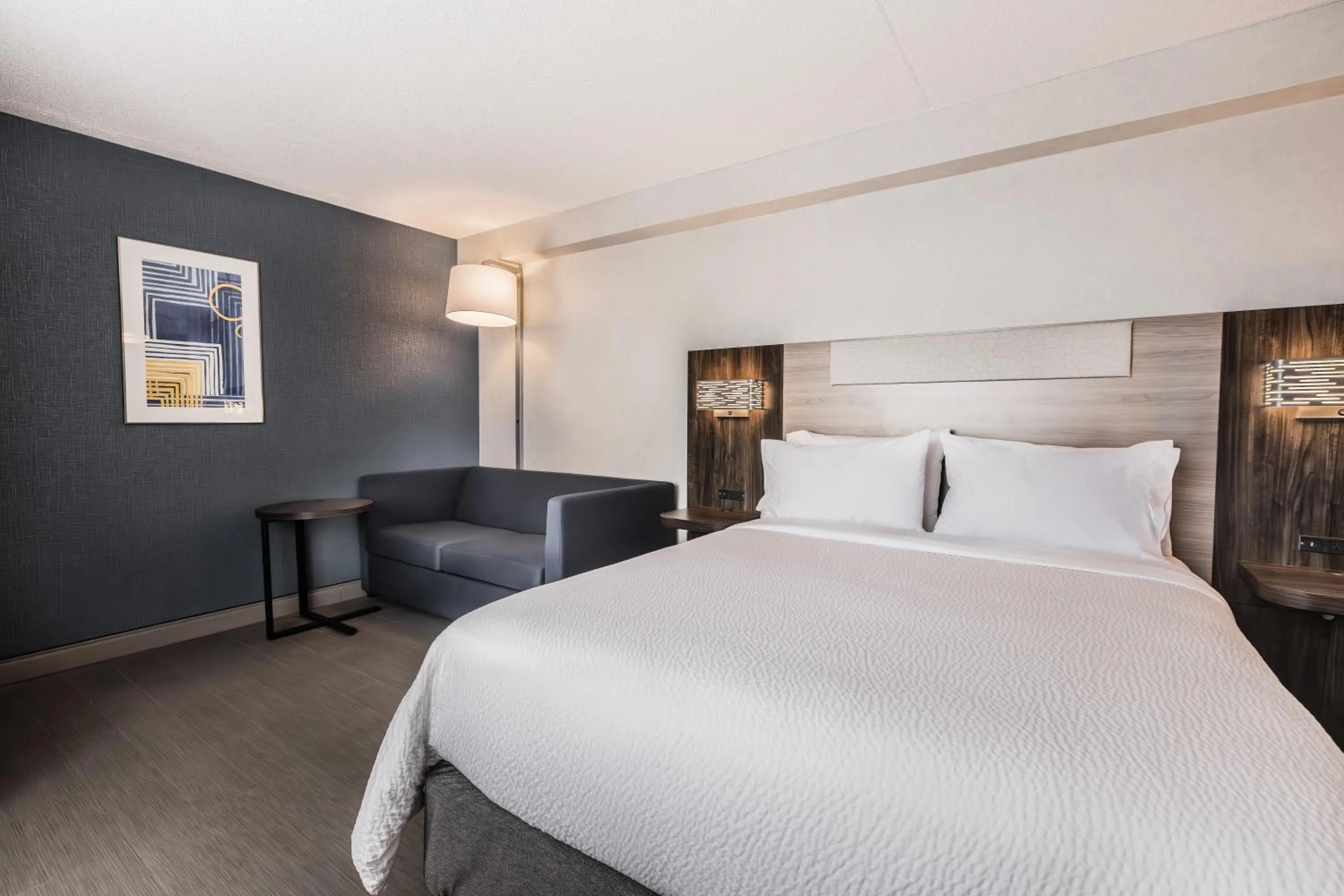Bed in Holiday Inn Express Toronto-North York by IHG