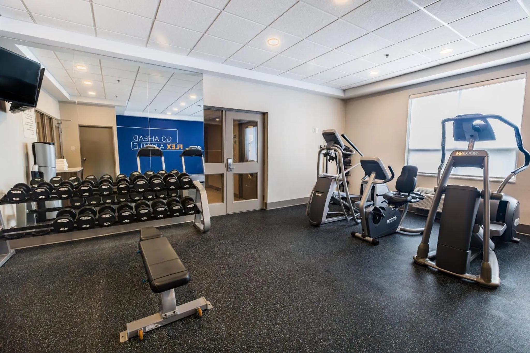 Fitness centre/facilities in Holiday Inn Express Toronto-North York by IHG