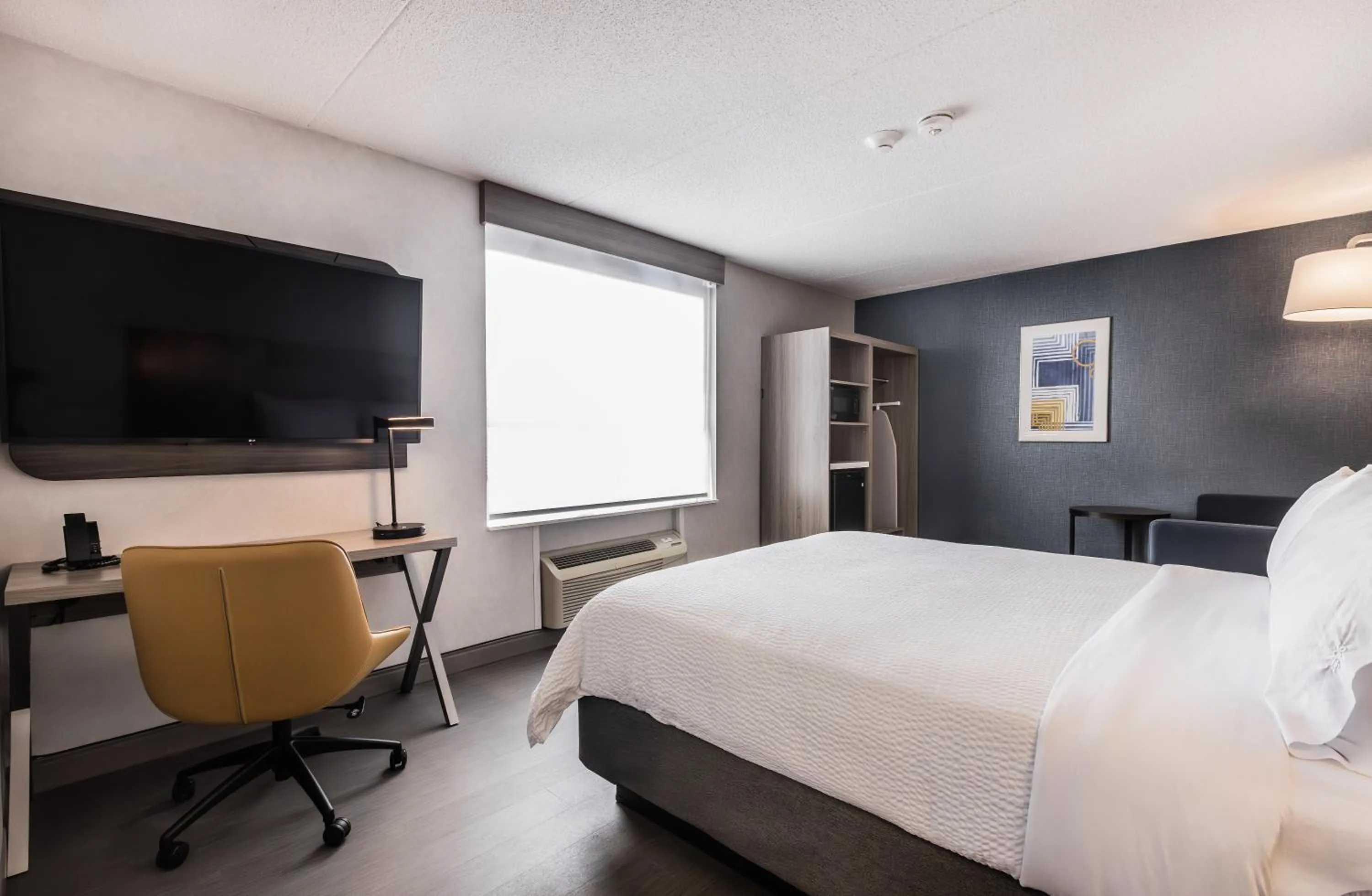 Bed in Holiday Inn Express Toronto-North York by IHG