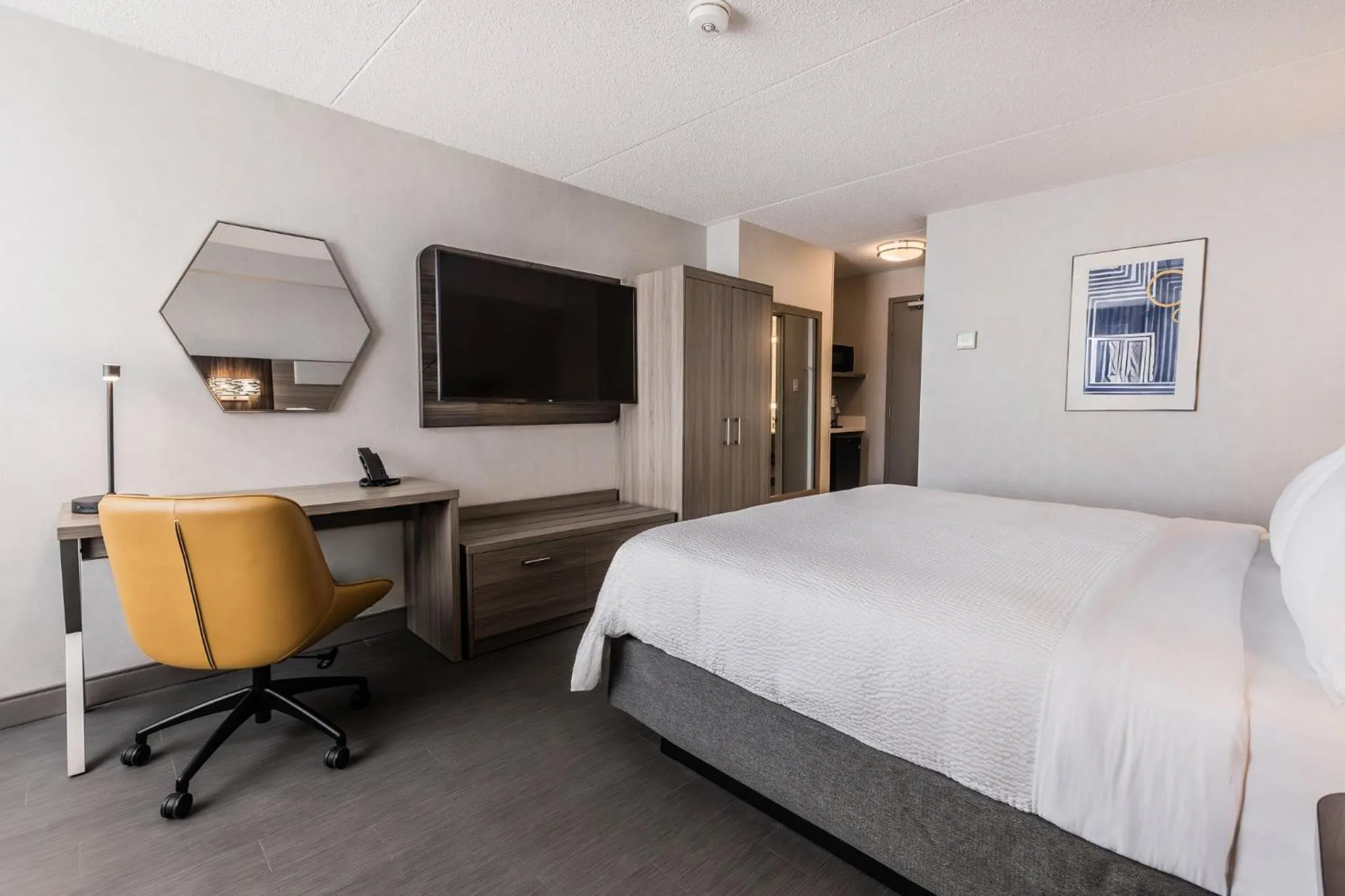 Photo of the whole room, Bed in Holiday Inn Express Toronto-North York by IHG