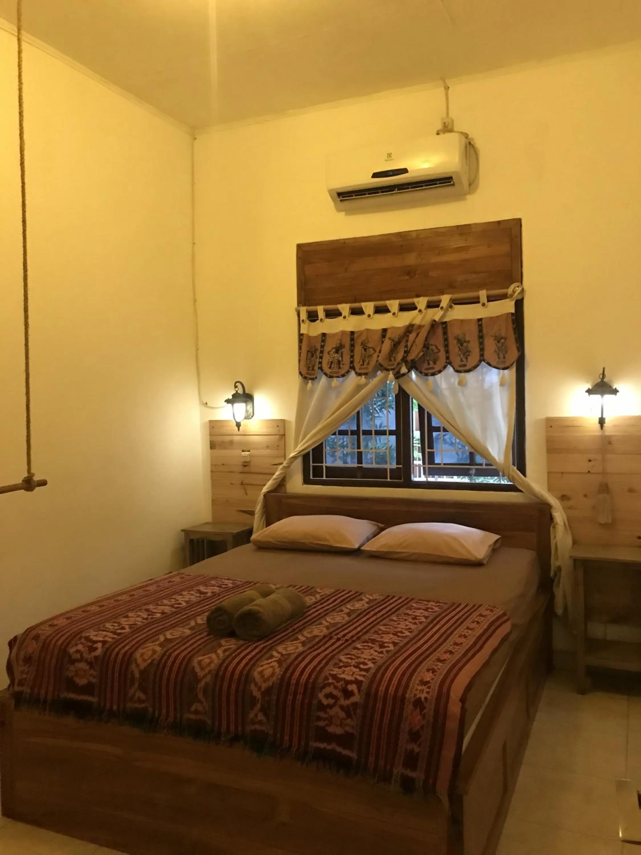 Bedroom, Bed in Wood Stone