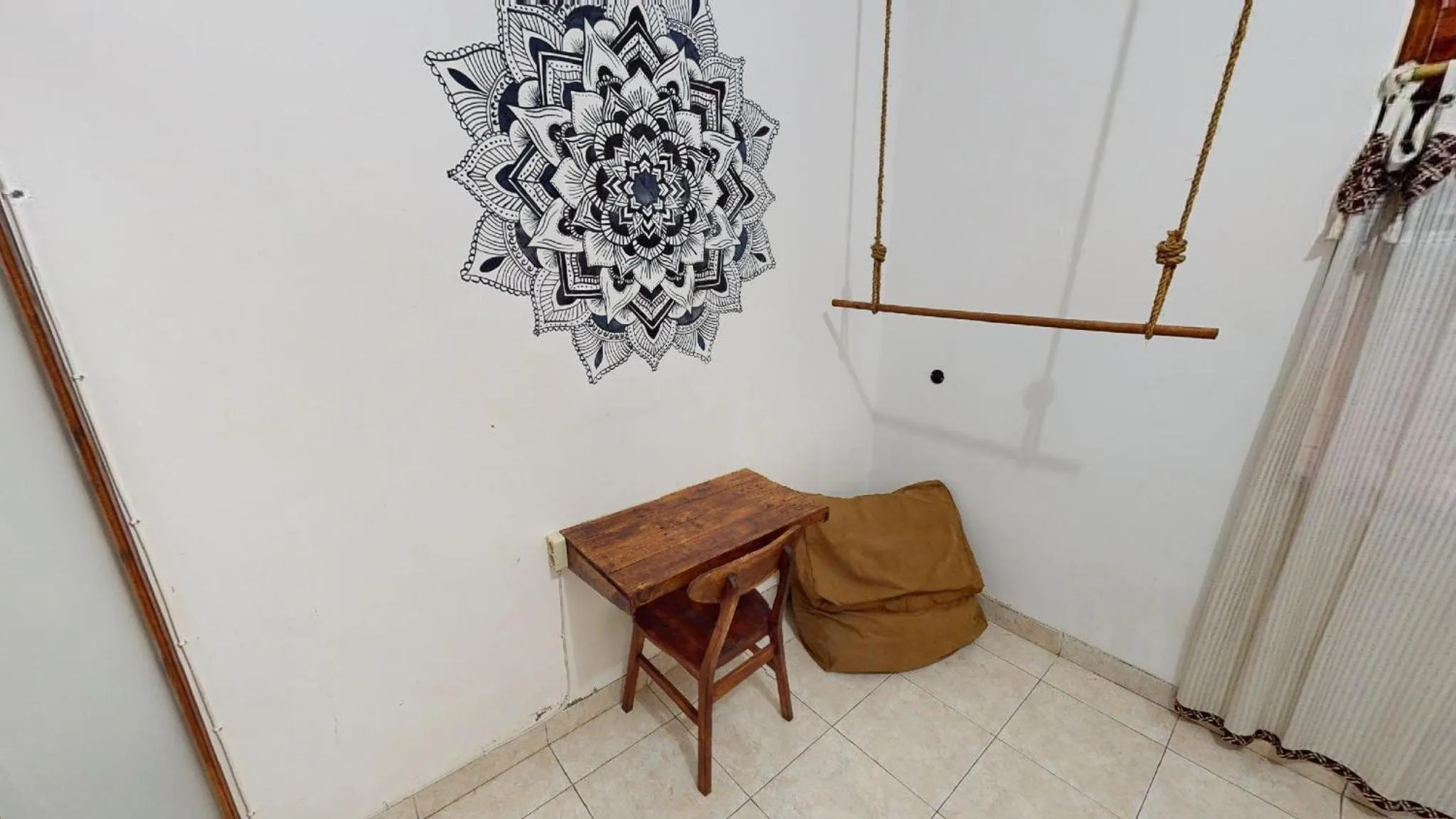 Photo of the whole room in Wood Stone