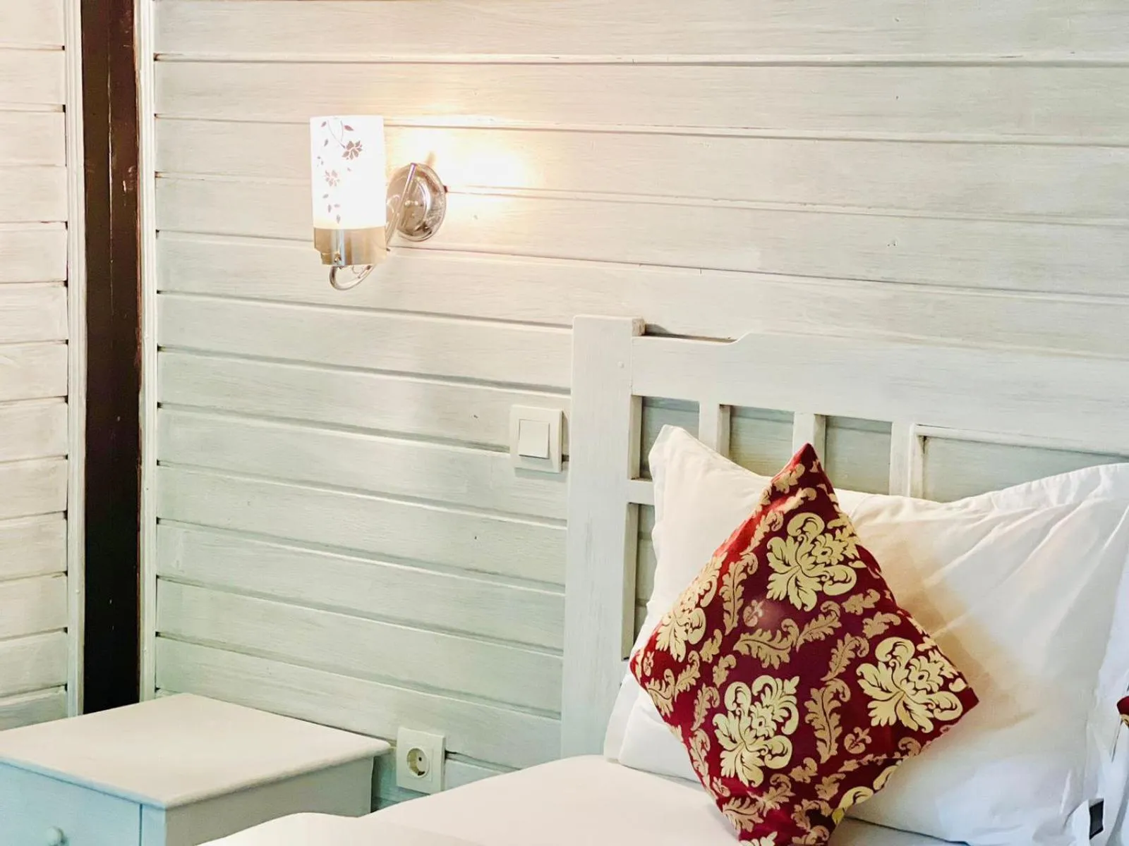 Bed in Tarci Bungalows Lembongan