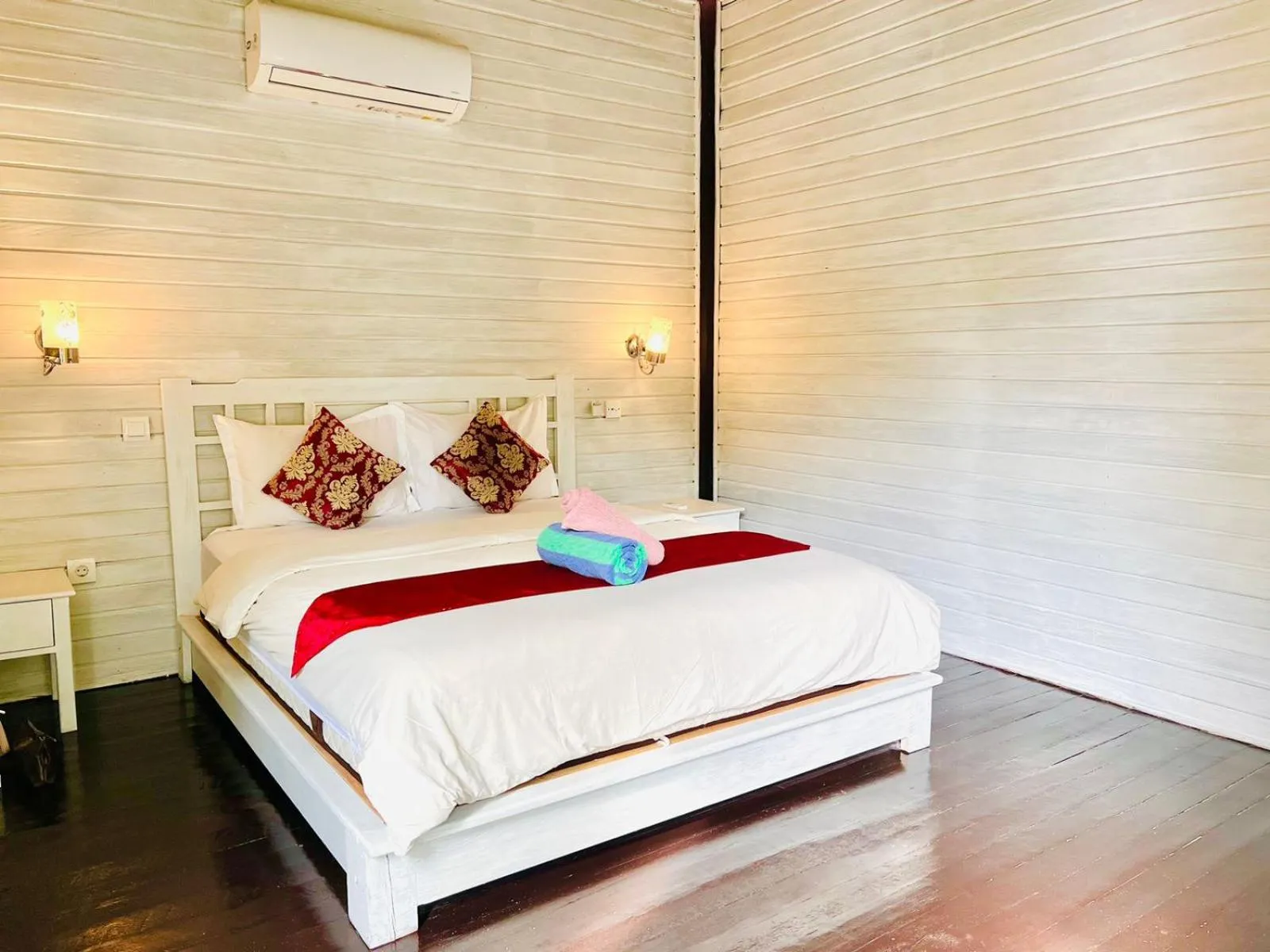 Bed in Tarci Bungalows Lembongan